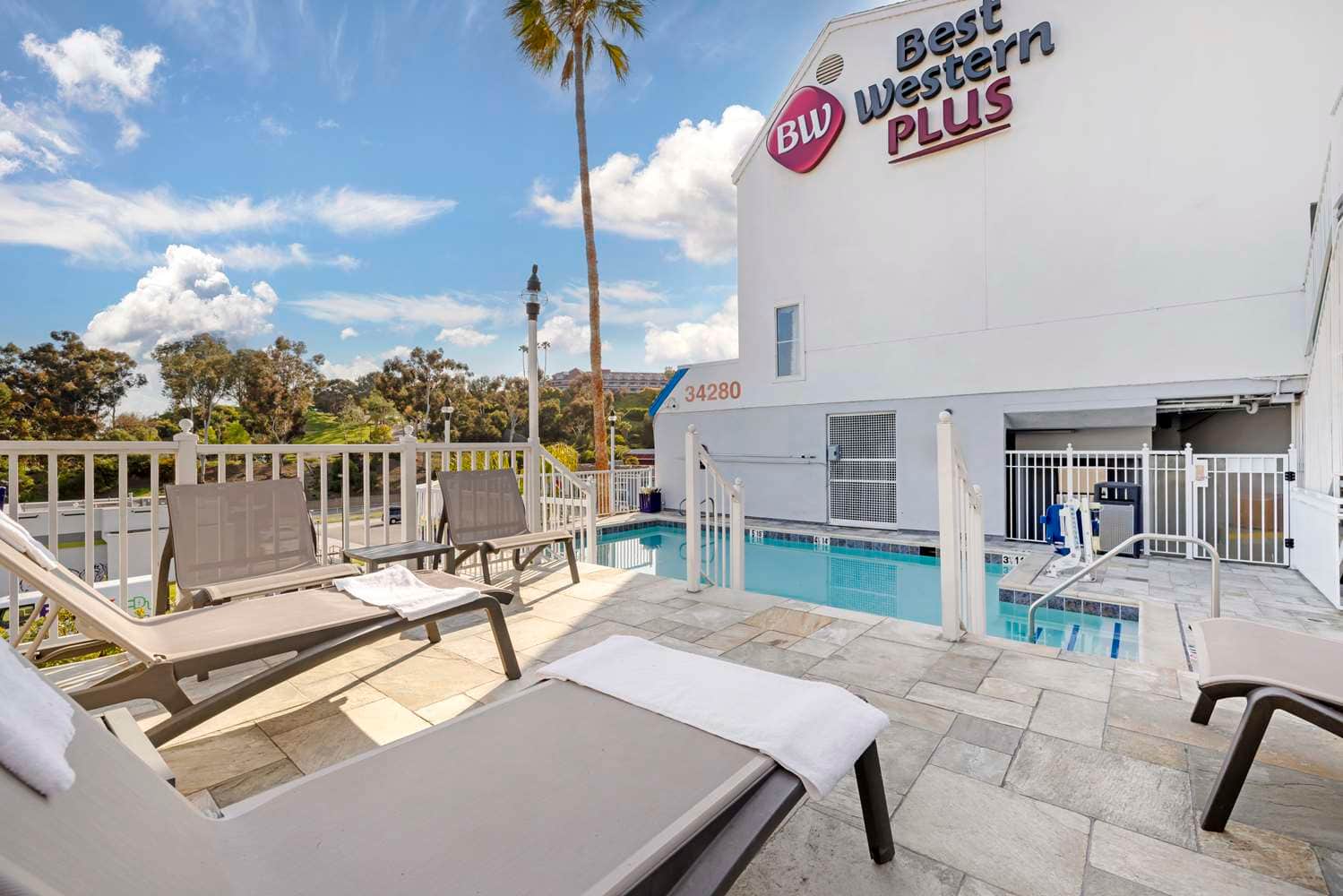 Best Western Plus Marina Shores Hotel