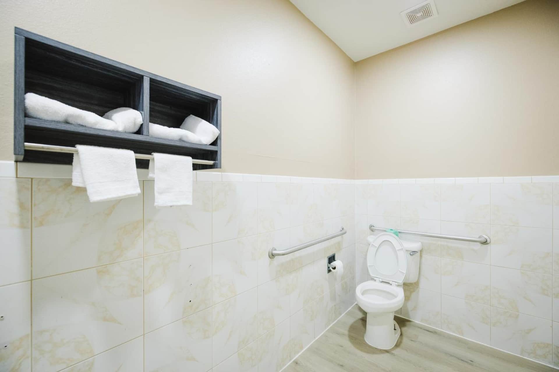 Sapphire Inn & Suites
