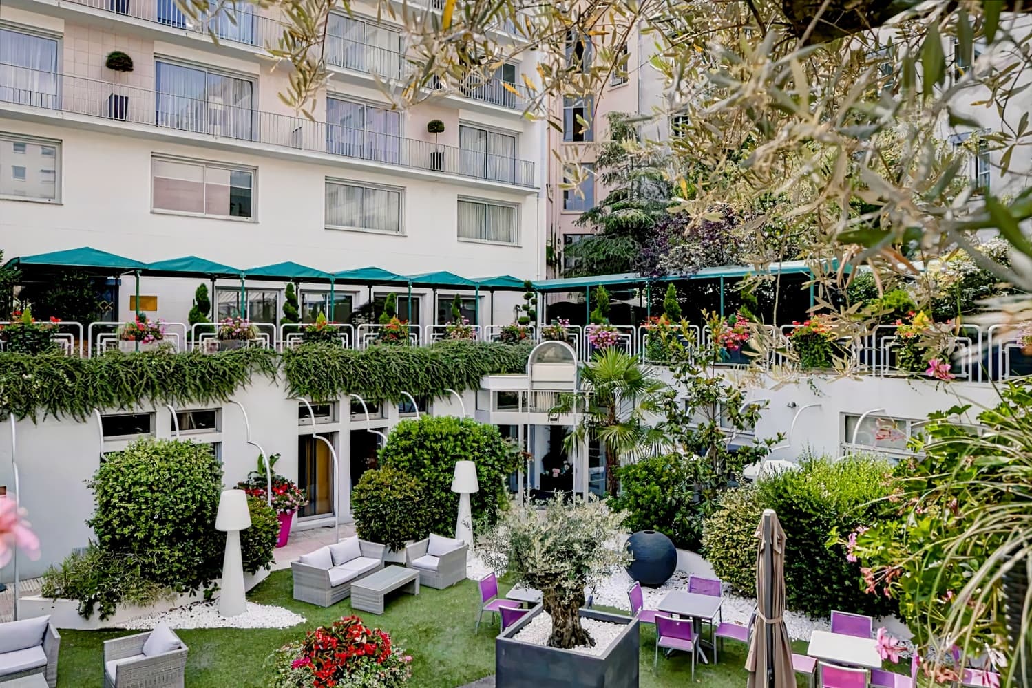 Hôtel Charlemagne by HappyCulture