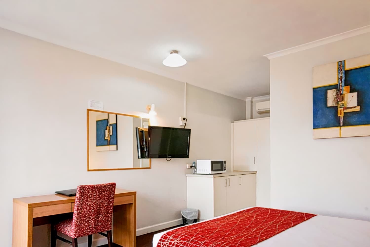 Admiralty Inn
