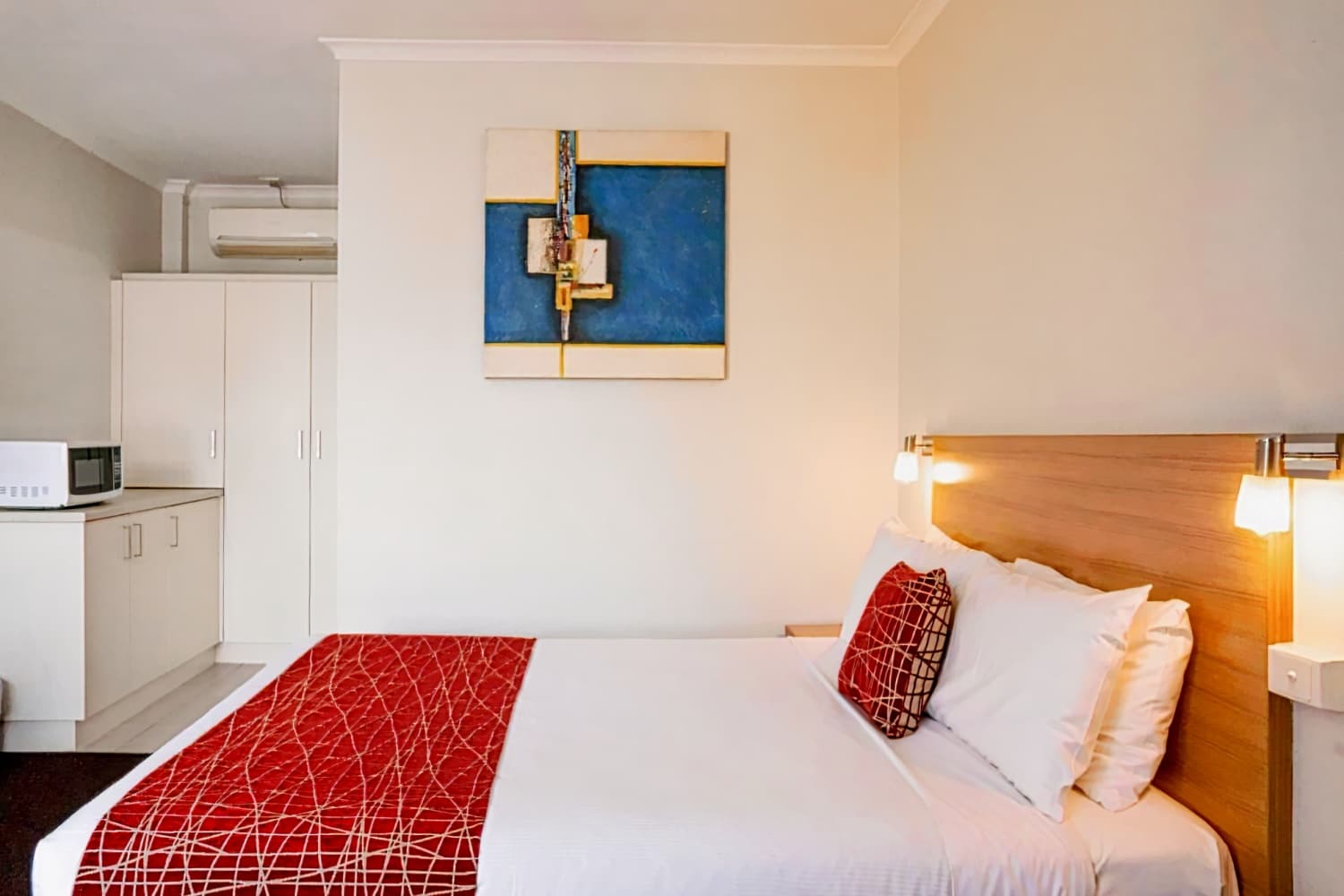 Admiralty Inn