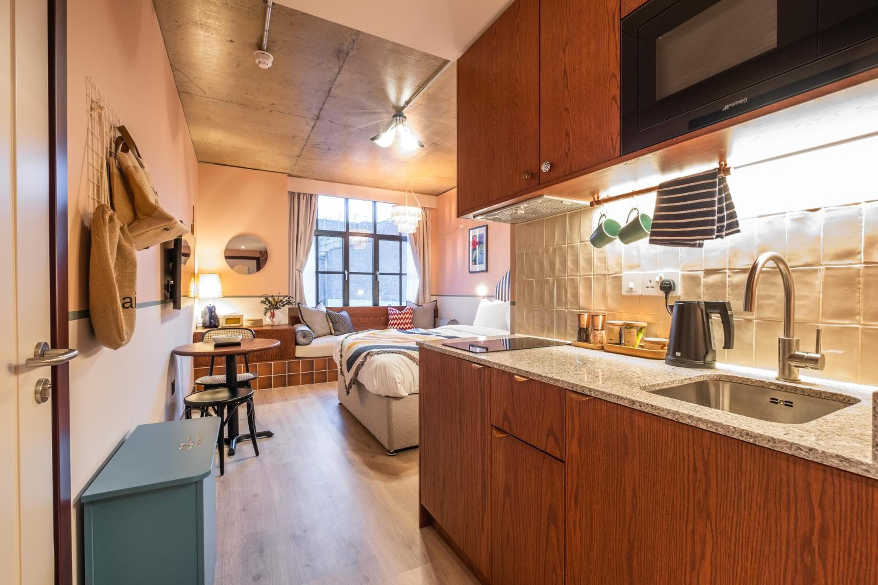 room2 Chiswick Hometel