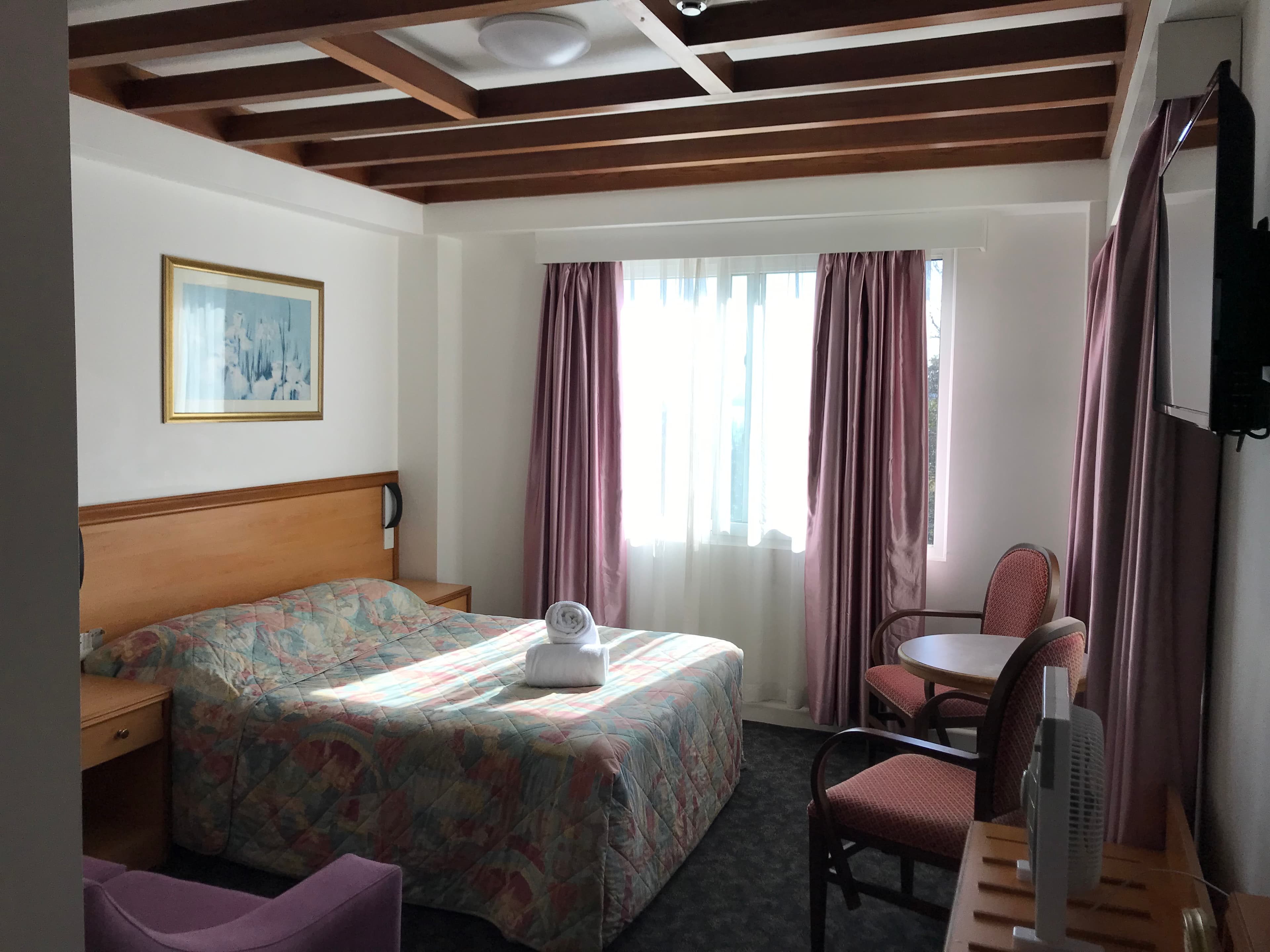 Edgecliff Lodge Motel