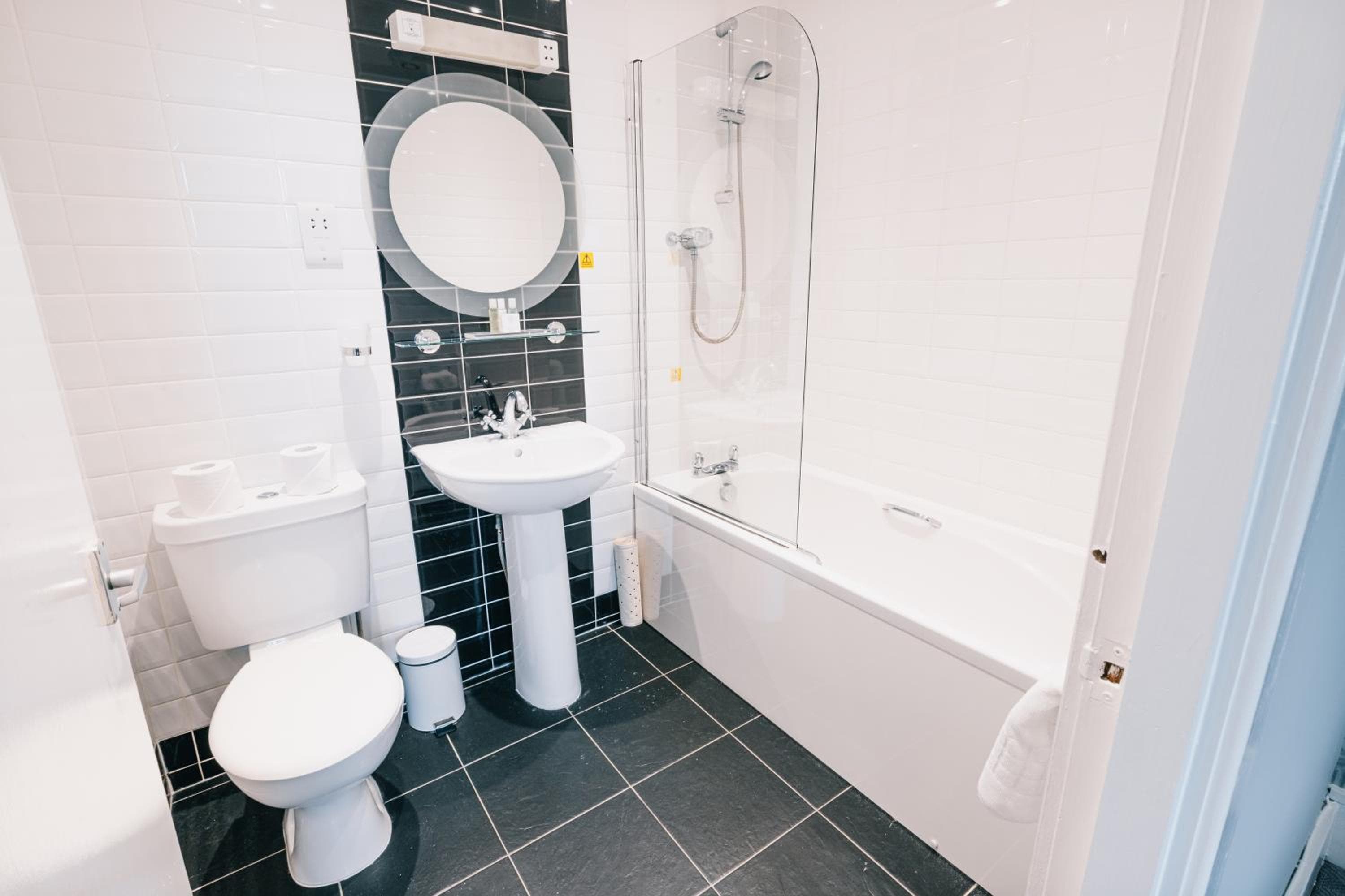 The Station Hotel, Aberdeen