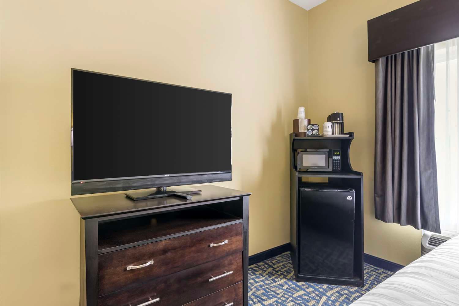 Best Western Plus Brunswick Inn & Suites