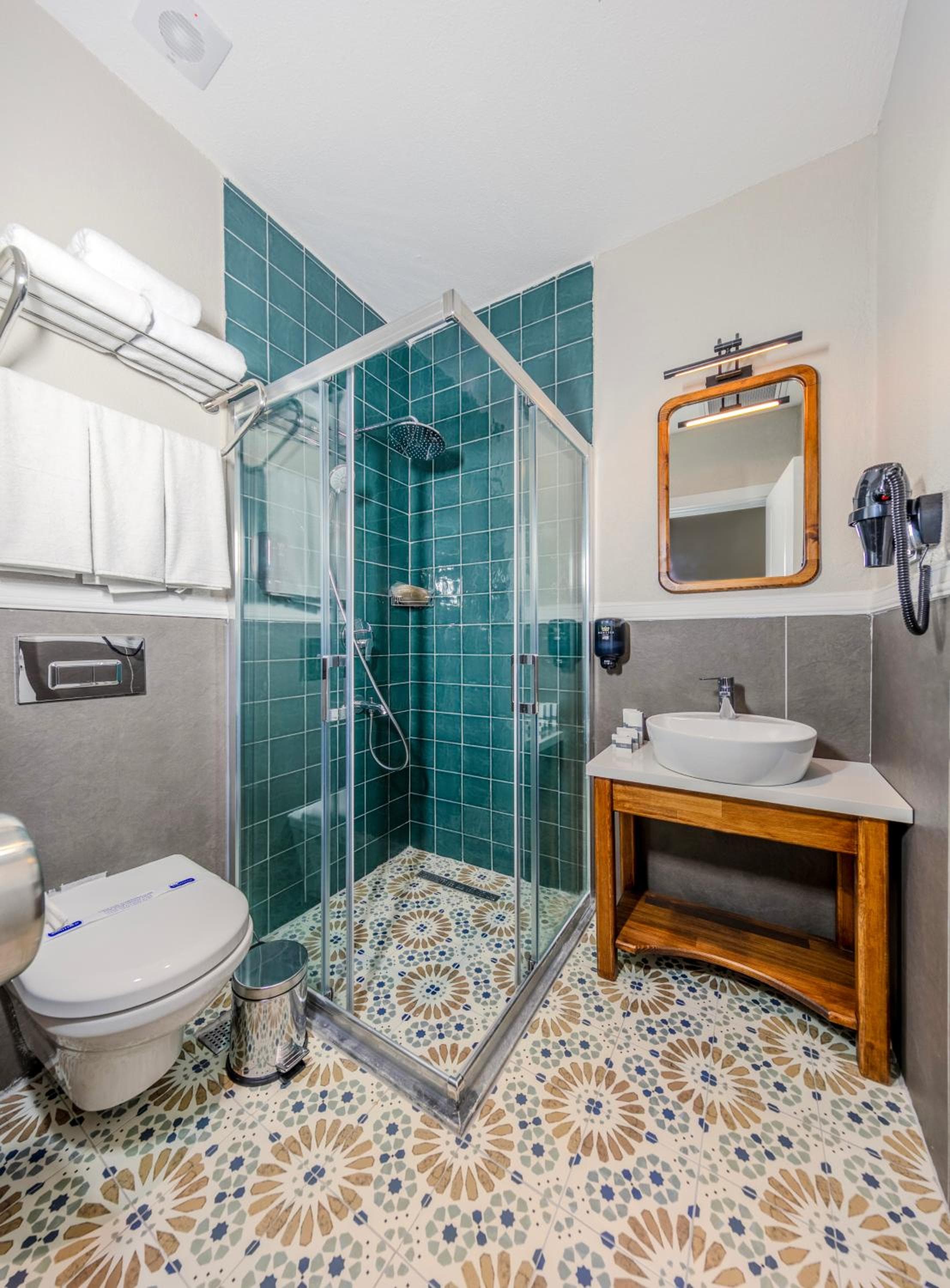 Nenessa Airport Hotel