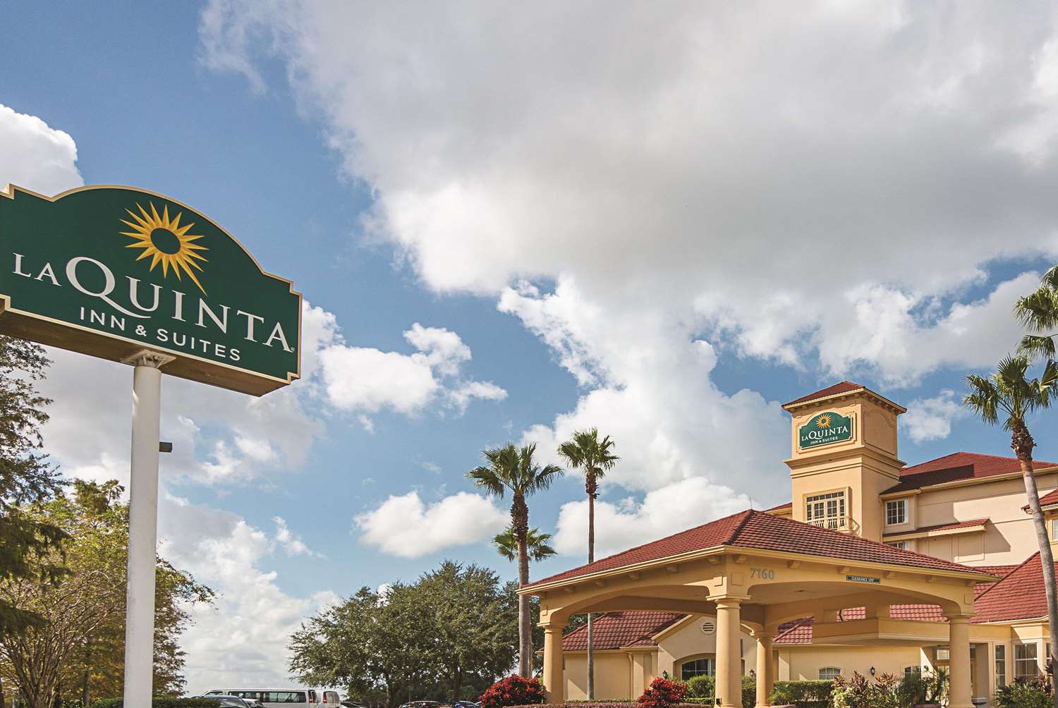 La Quinta Inn & Suites by Wyndham Orlando Airport