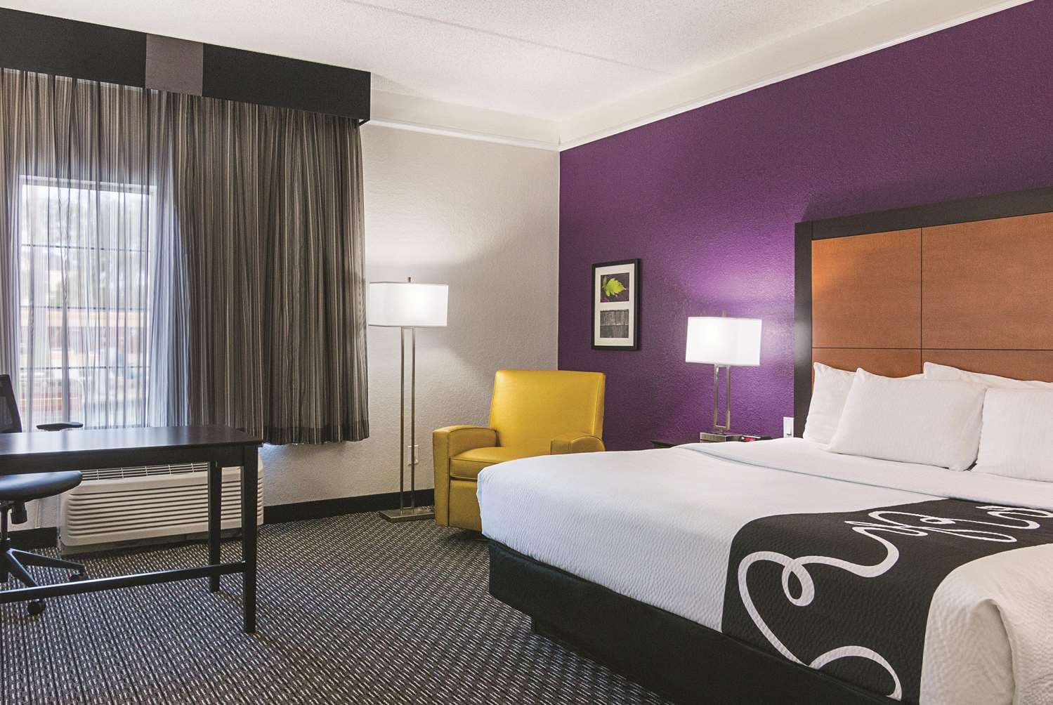 La Quinta Inn & Suites by Wyndham Orlando Airport