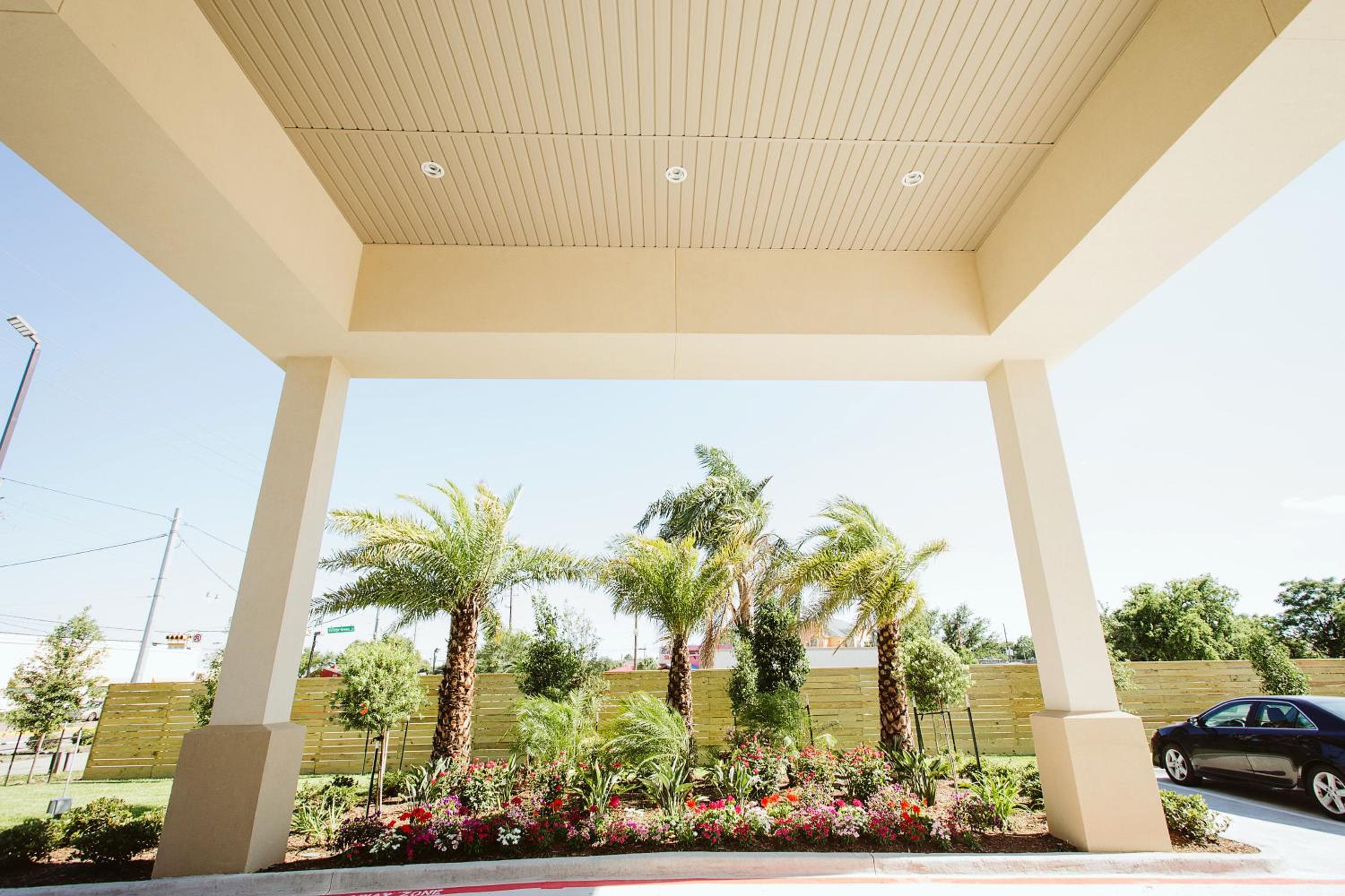 Palace Inn 290 & Jones Rd