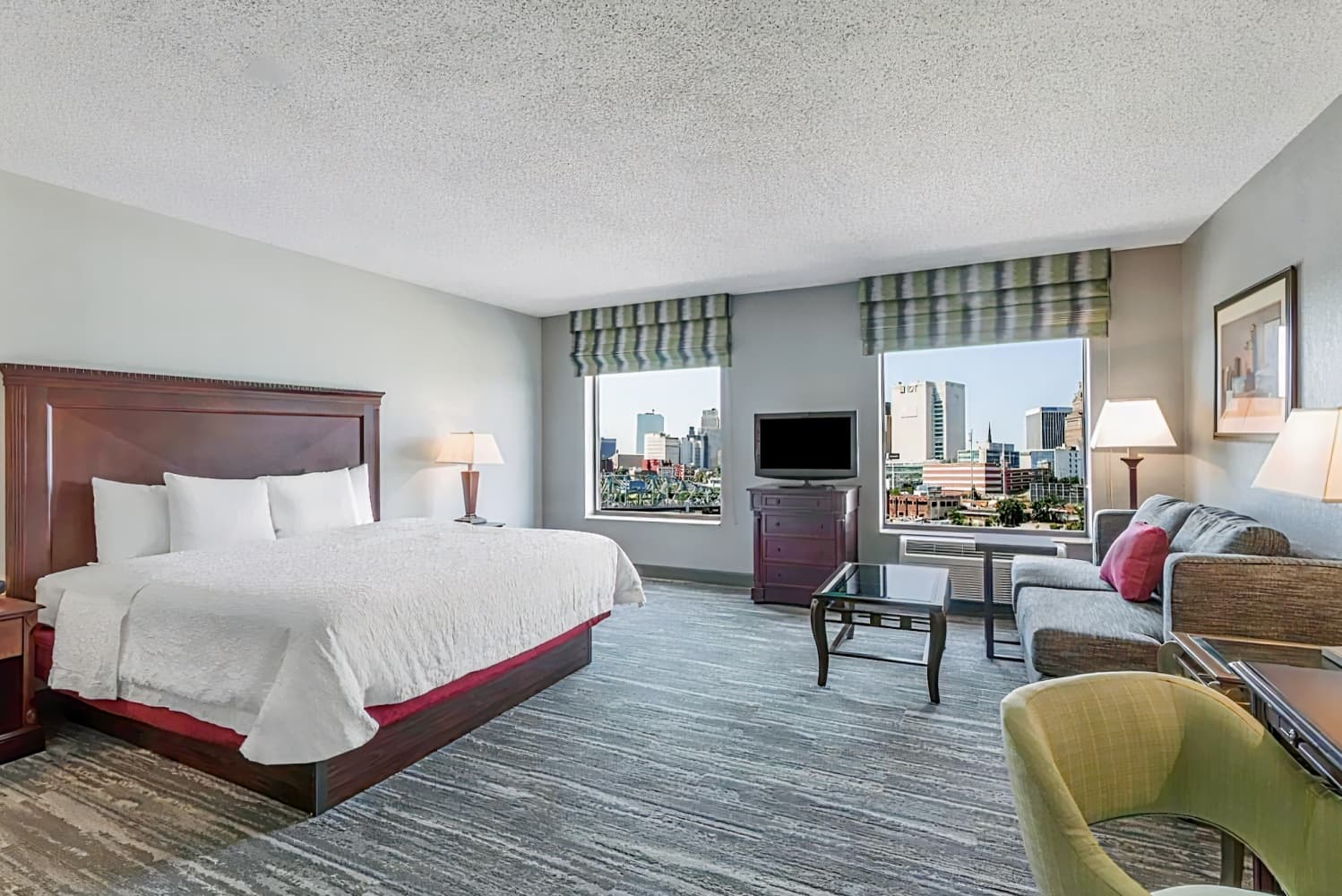 Hampton Inn & Suites Newark-Harrison