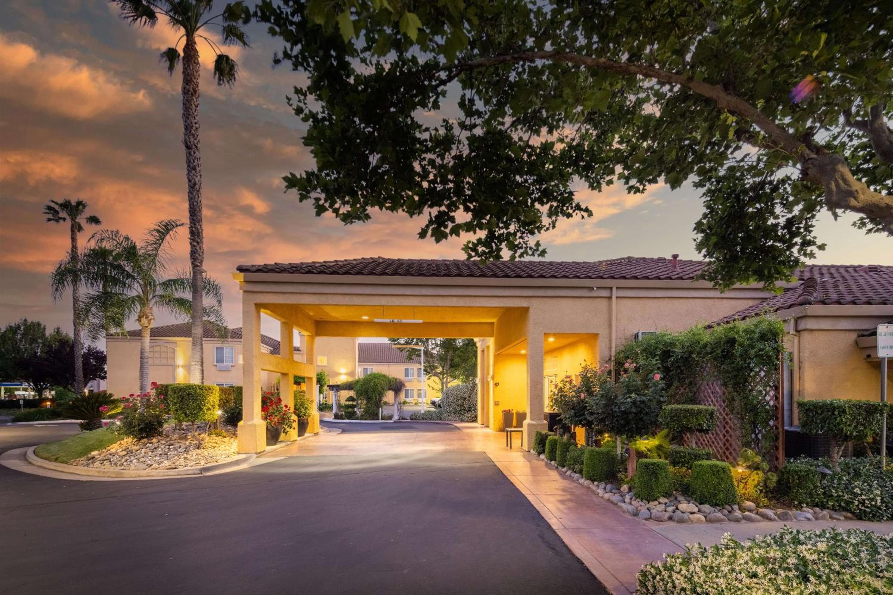 Best Western Plus Dixon Davis