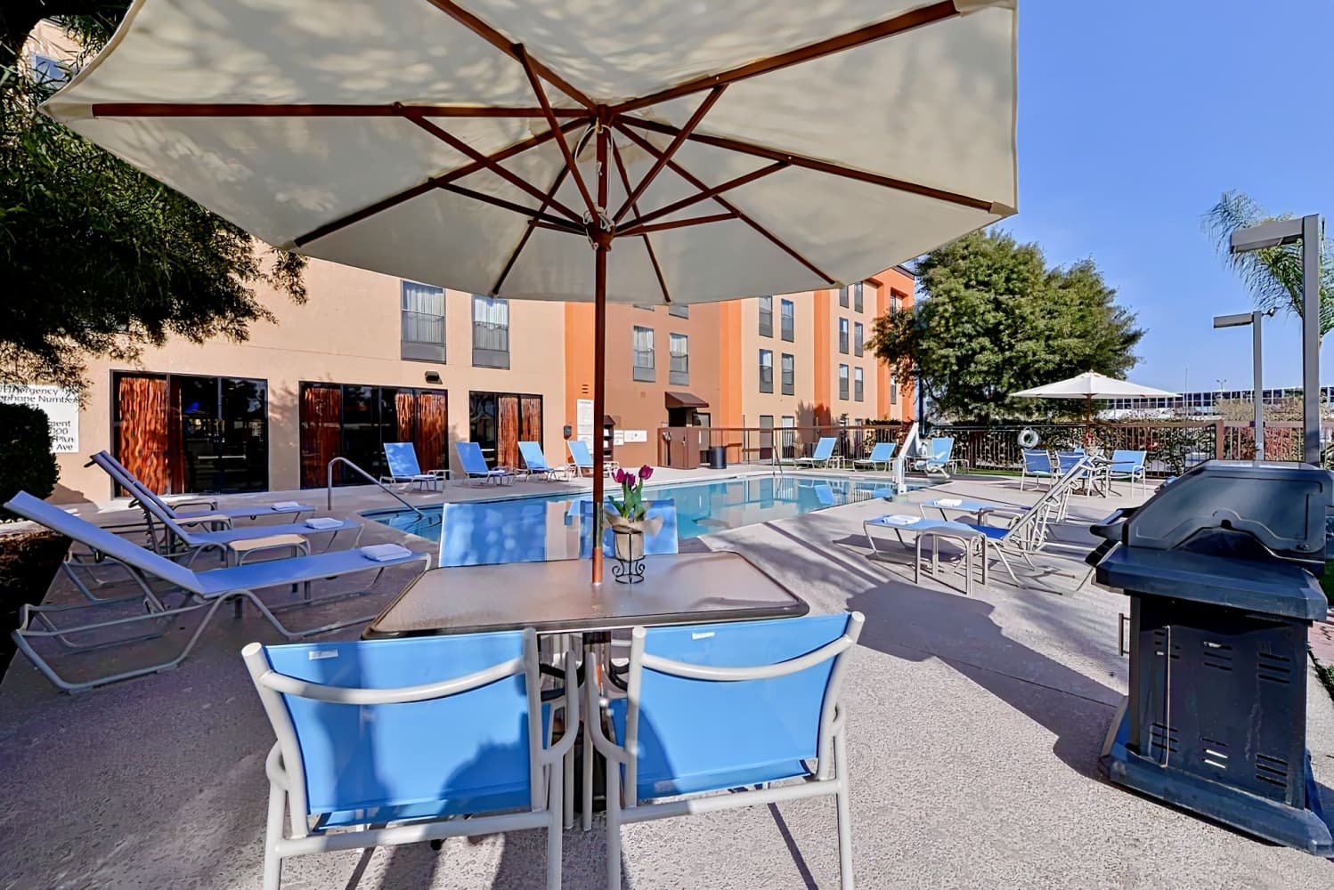 BEST WESTERN PLUS Fresno Airport Hotel