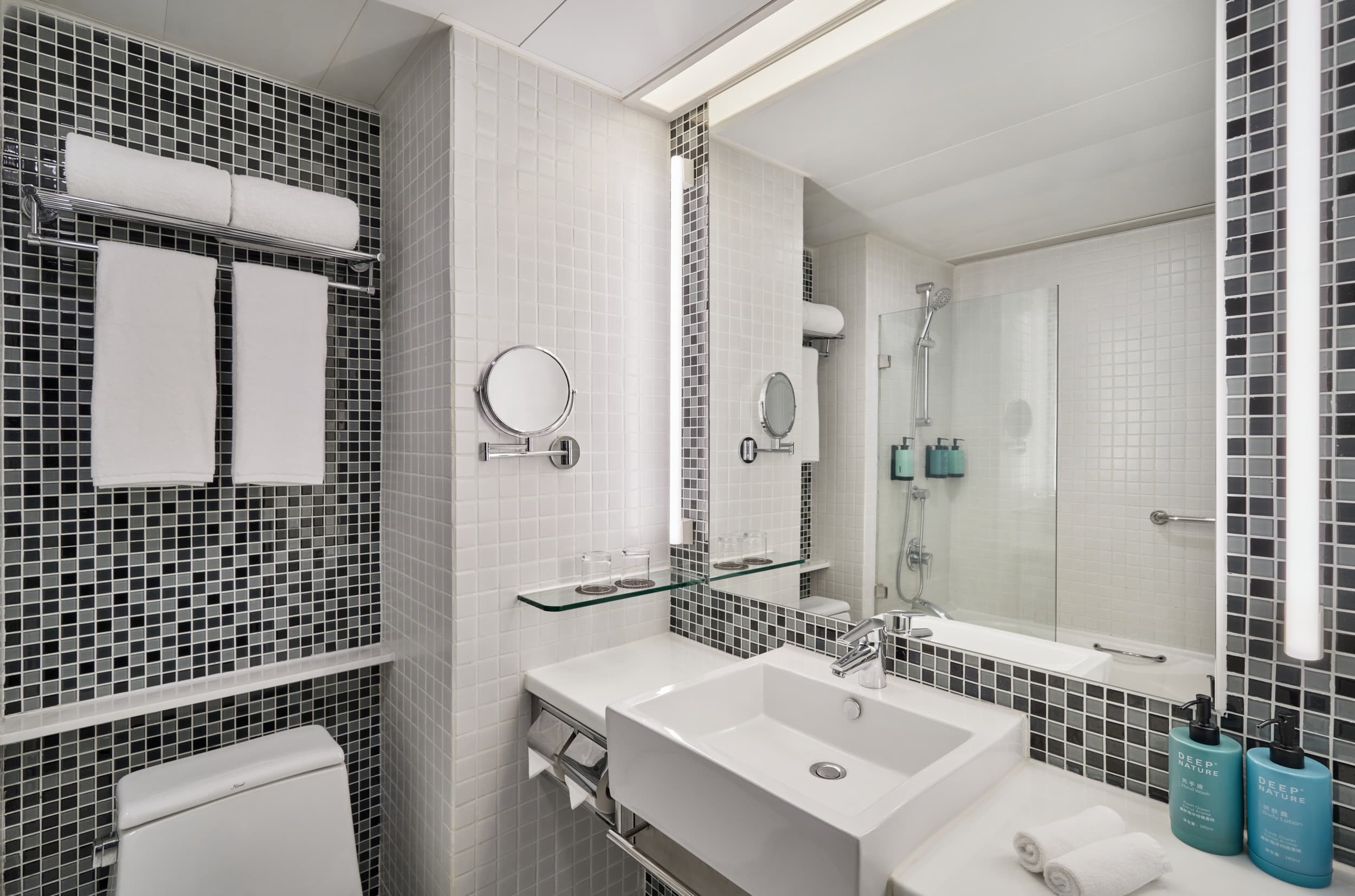 Novotel Hong Kong Century