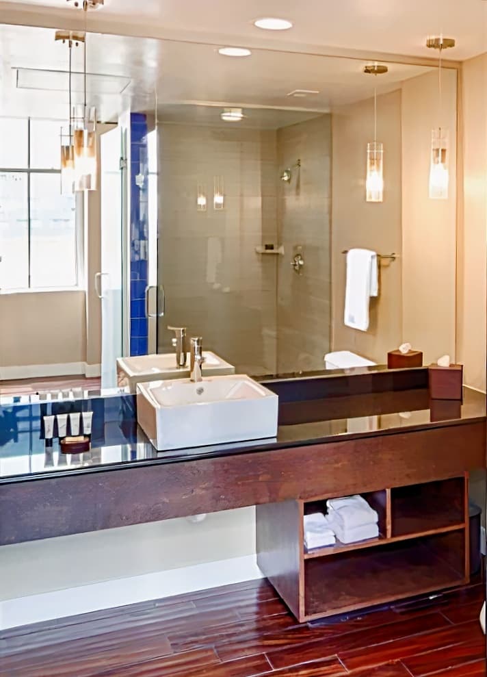 Hotel RL Baltimore Inner Harbor