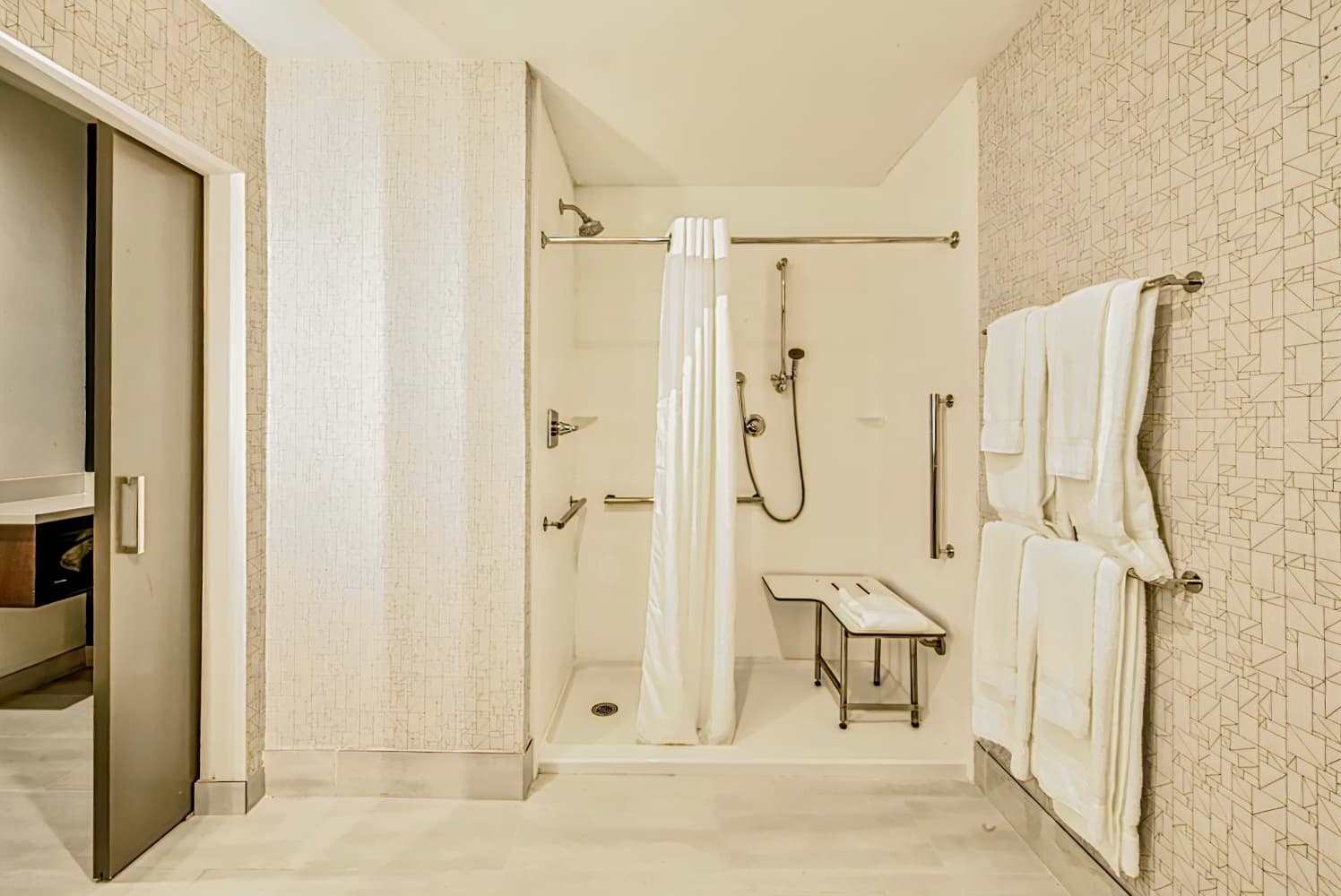 Holiday Inn Express & Suites Dallas NW - Farmers Branch