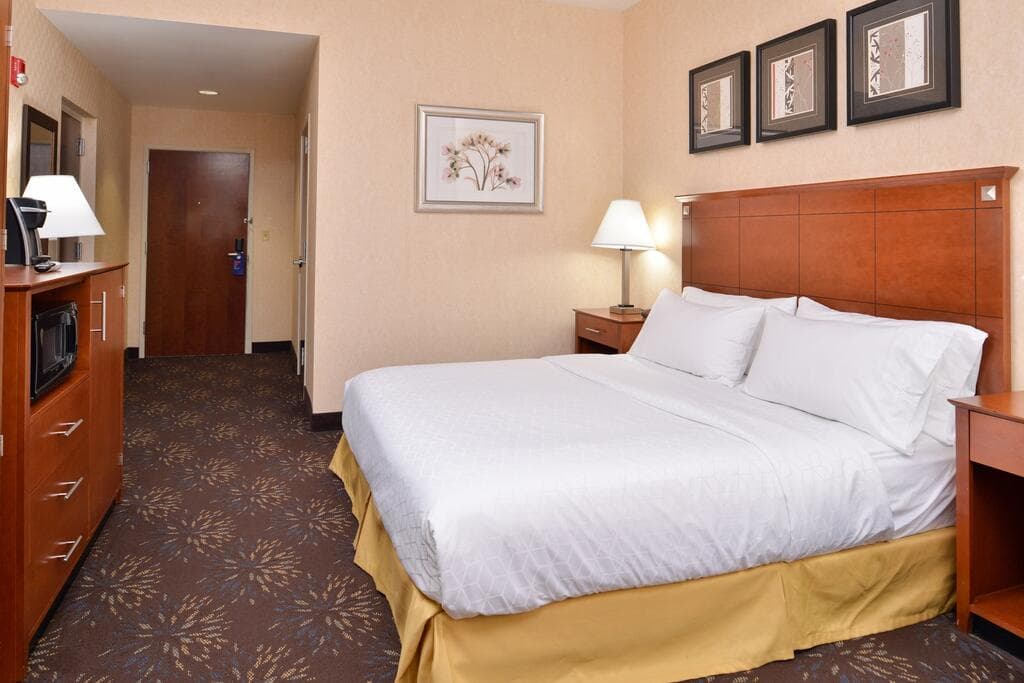 Holiday Inn Express Hotel & Suites West Chester