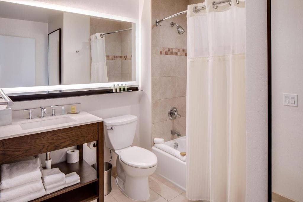 DoubleTree by Hilton Hotel & Suites Jersey City