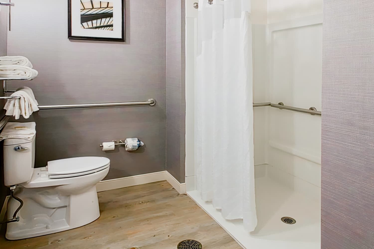 Holiday Inn & Suites Bloomington-Airport