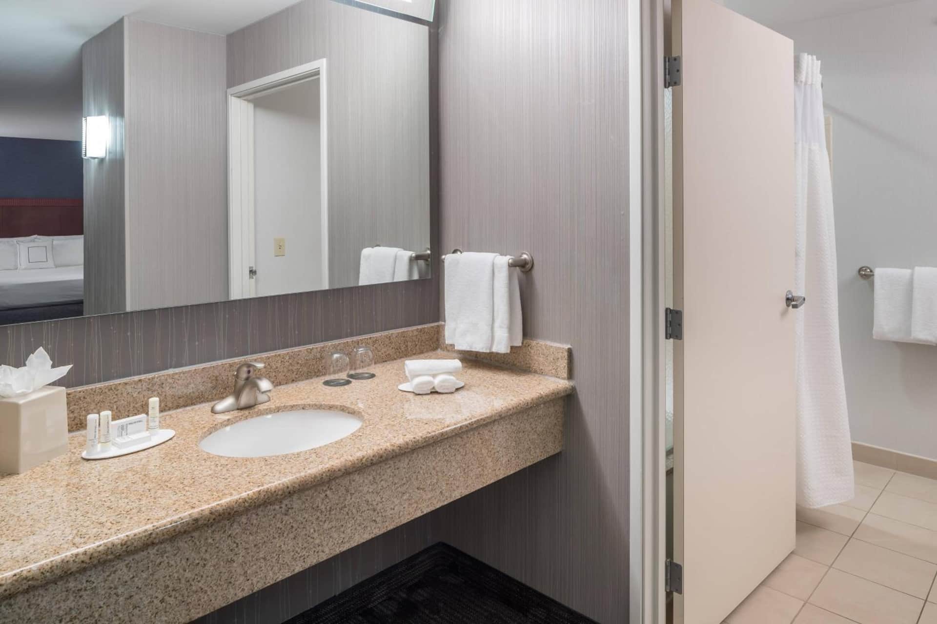 Courtyard by Marriott West Orange