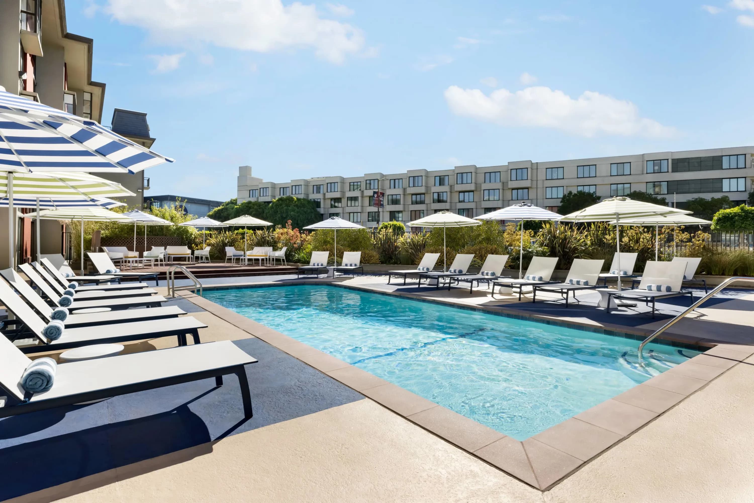 Hotel Caza Fisherman’s Wharf