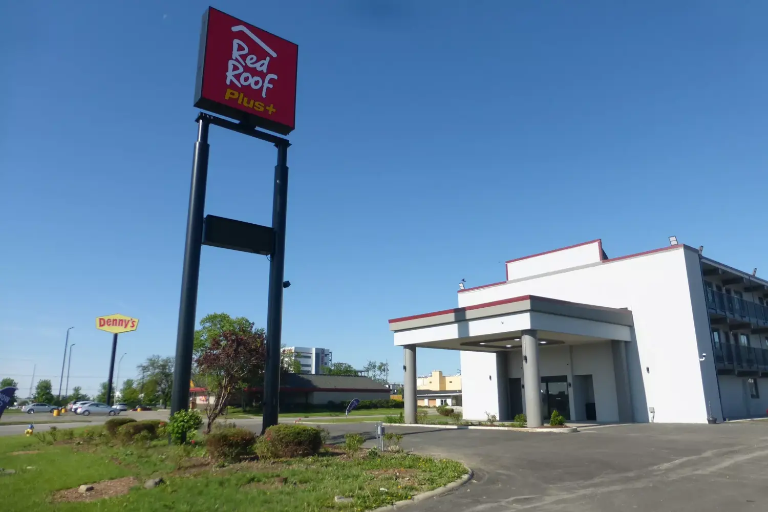 Red Roof Plus Bourbonnais