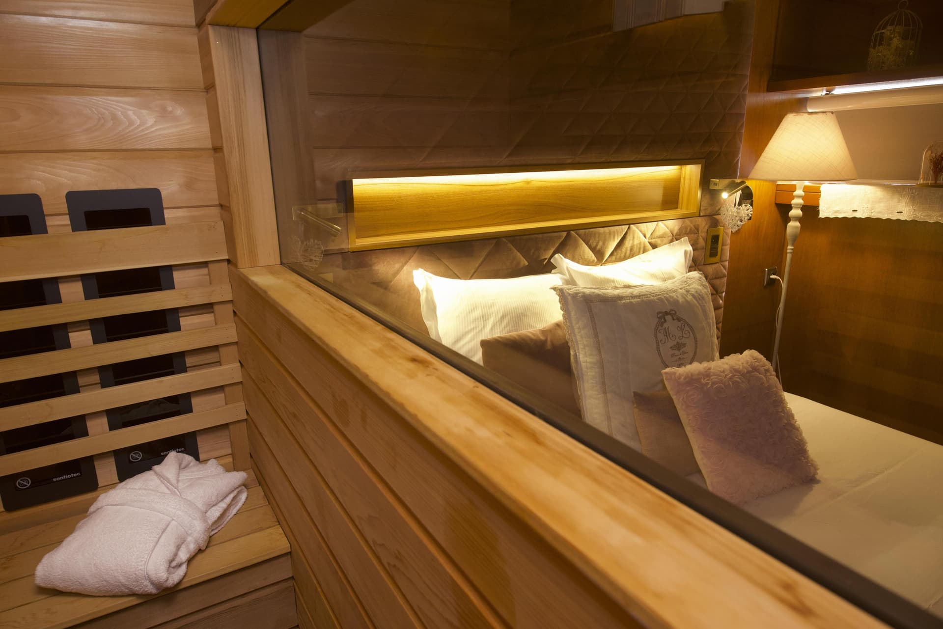 VIP Paris Yacht Hôtel