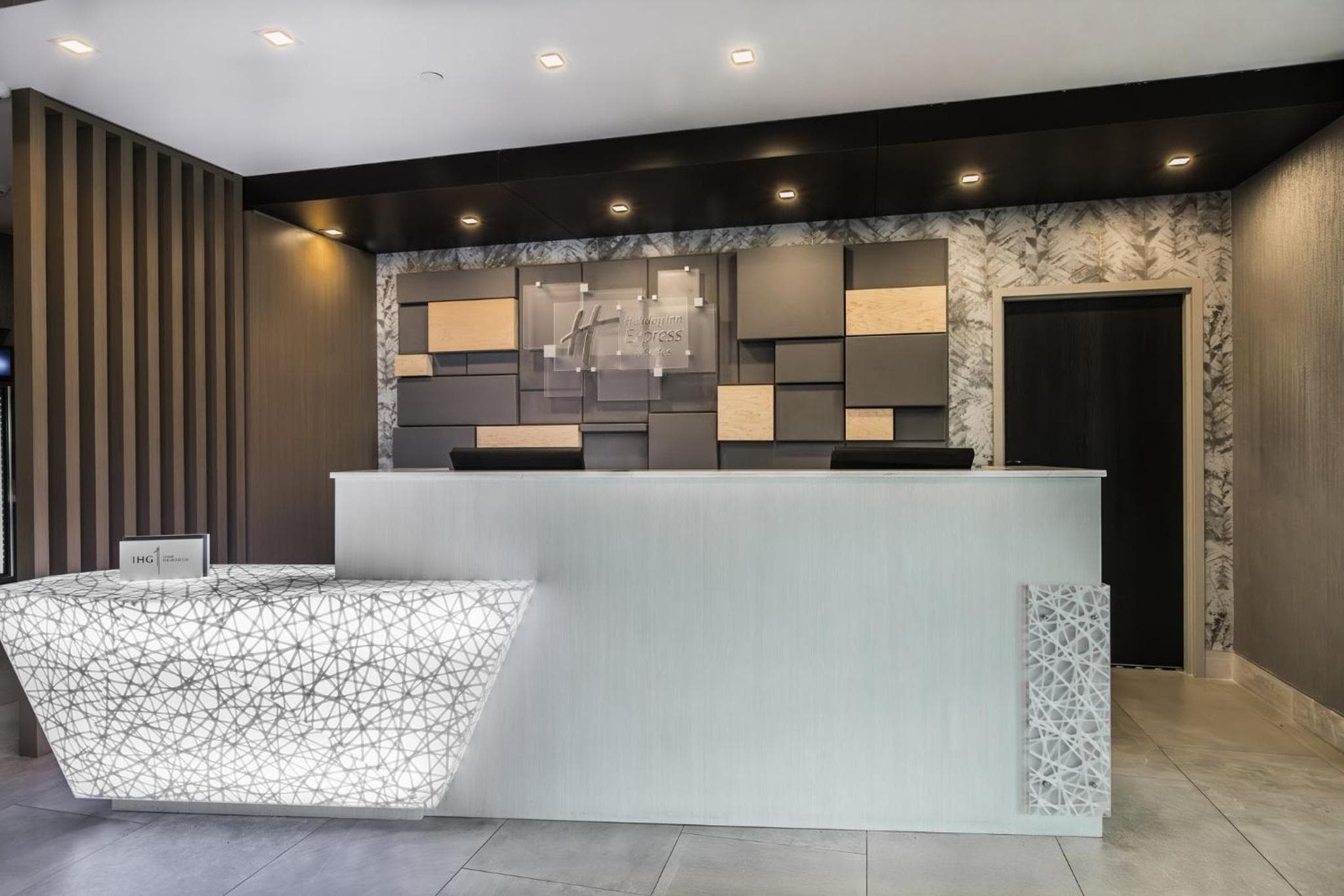 Holiday Inn Express & Suites - Toronto Airport South, an IHG Hotel