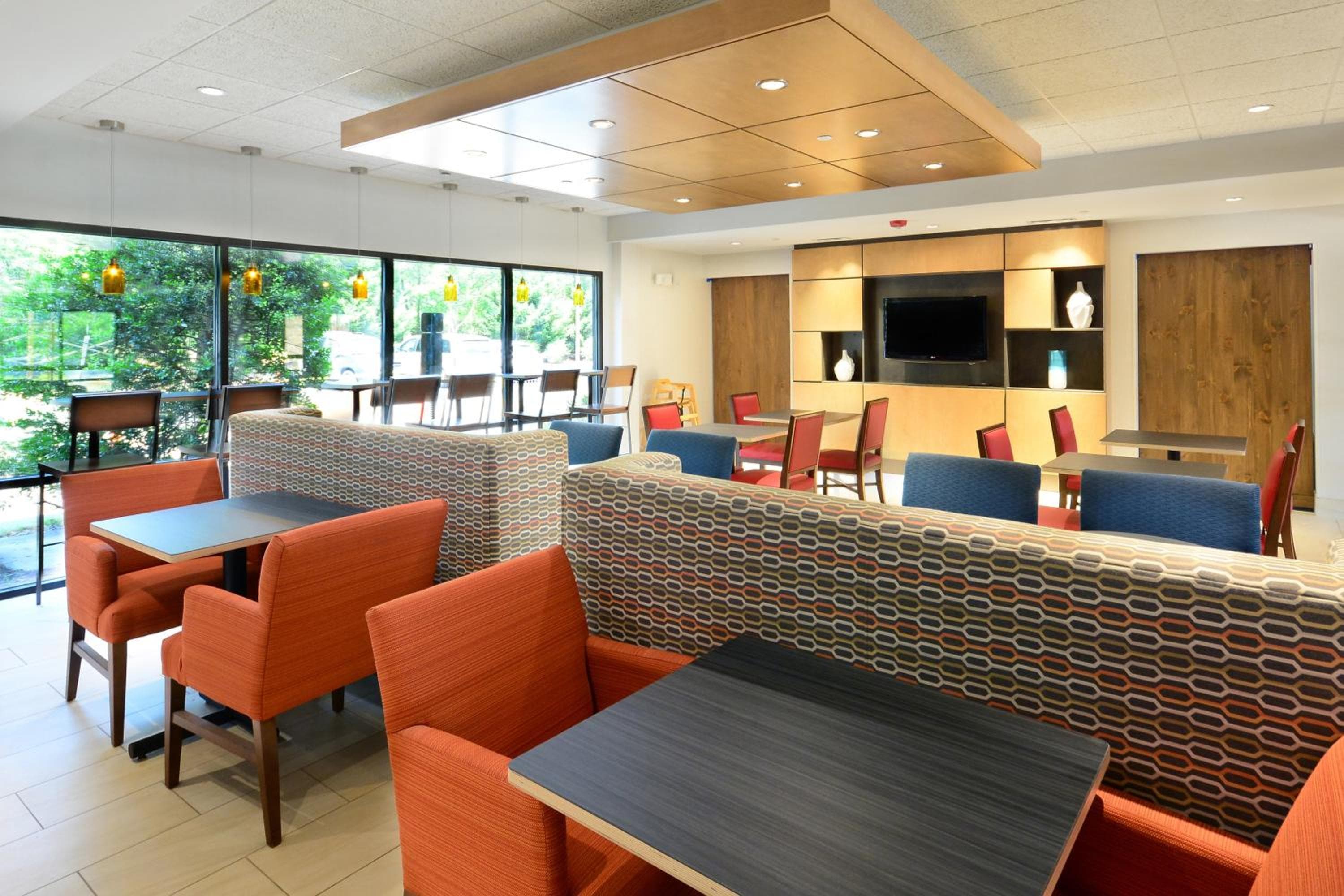 Holiday Inn Express & Suites Raleigh Durham Airport at RTP, an IHG Hotel