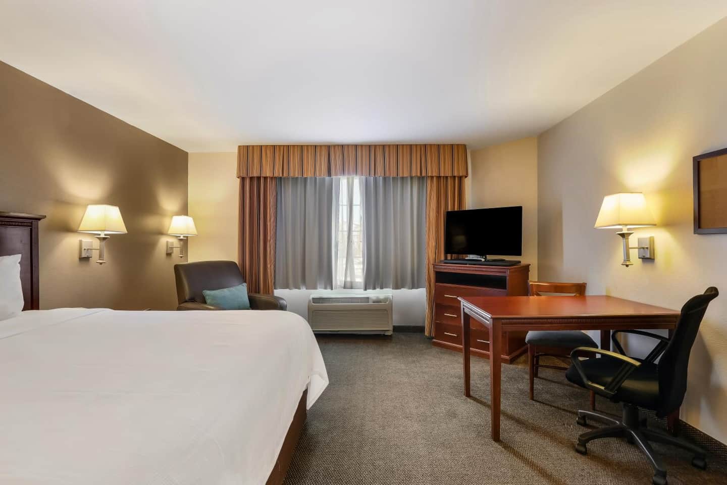 MainStay Suites Fitchburg - Madison