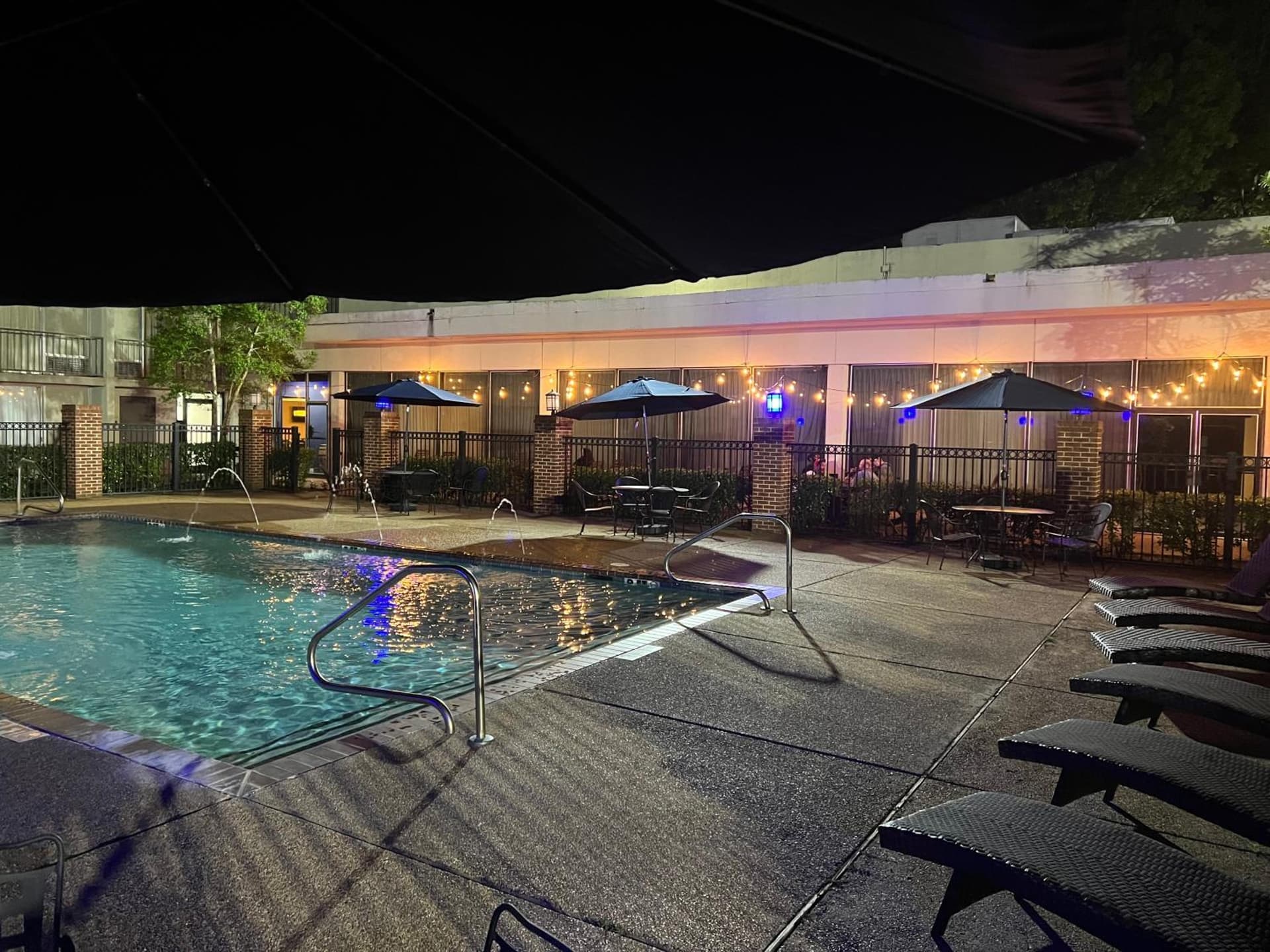 Whispering woods hotel and conference center