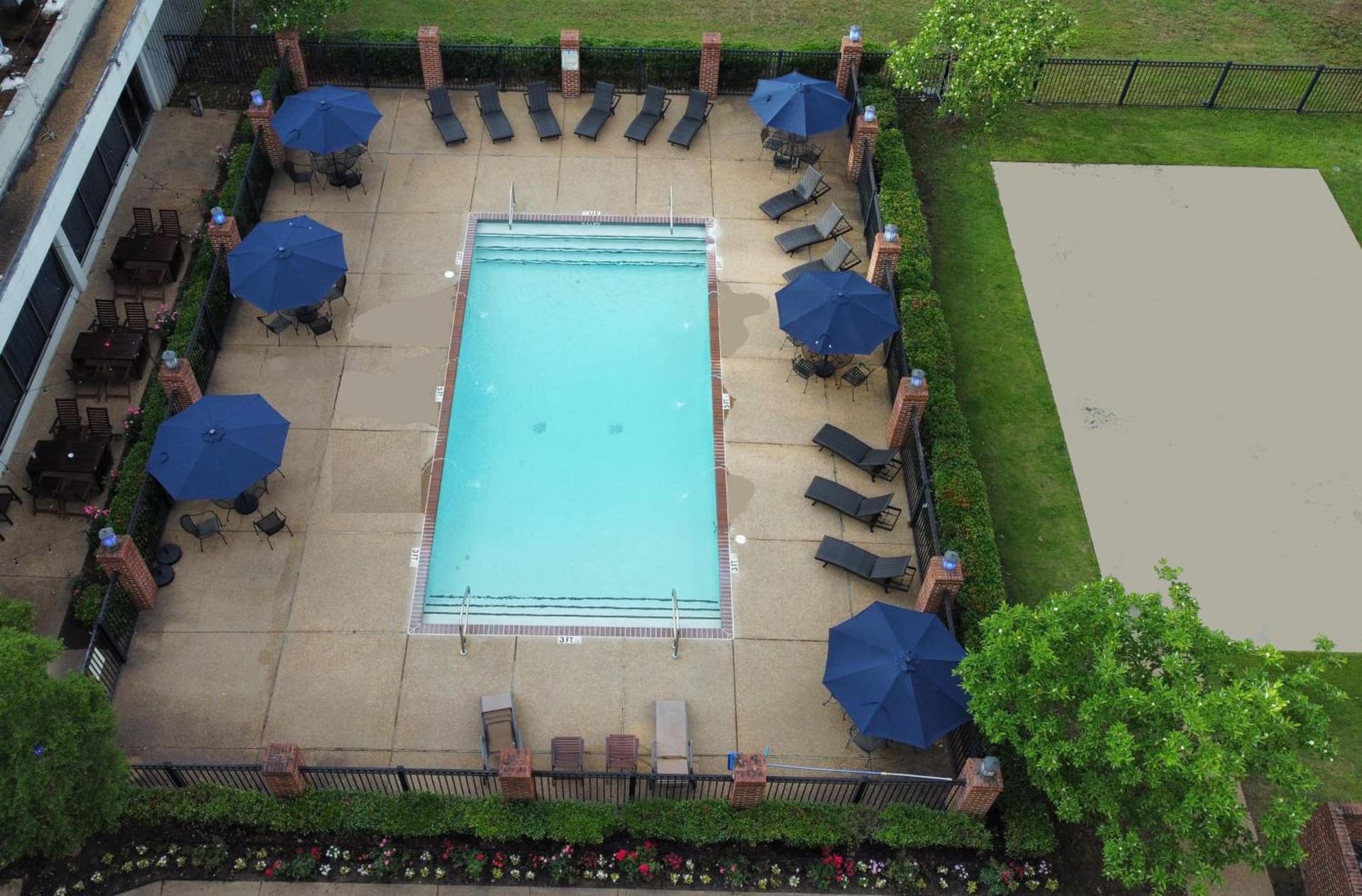Whispering woods hotel and conference center