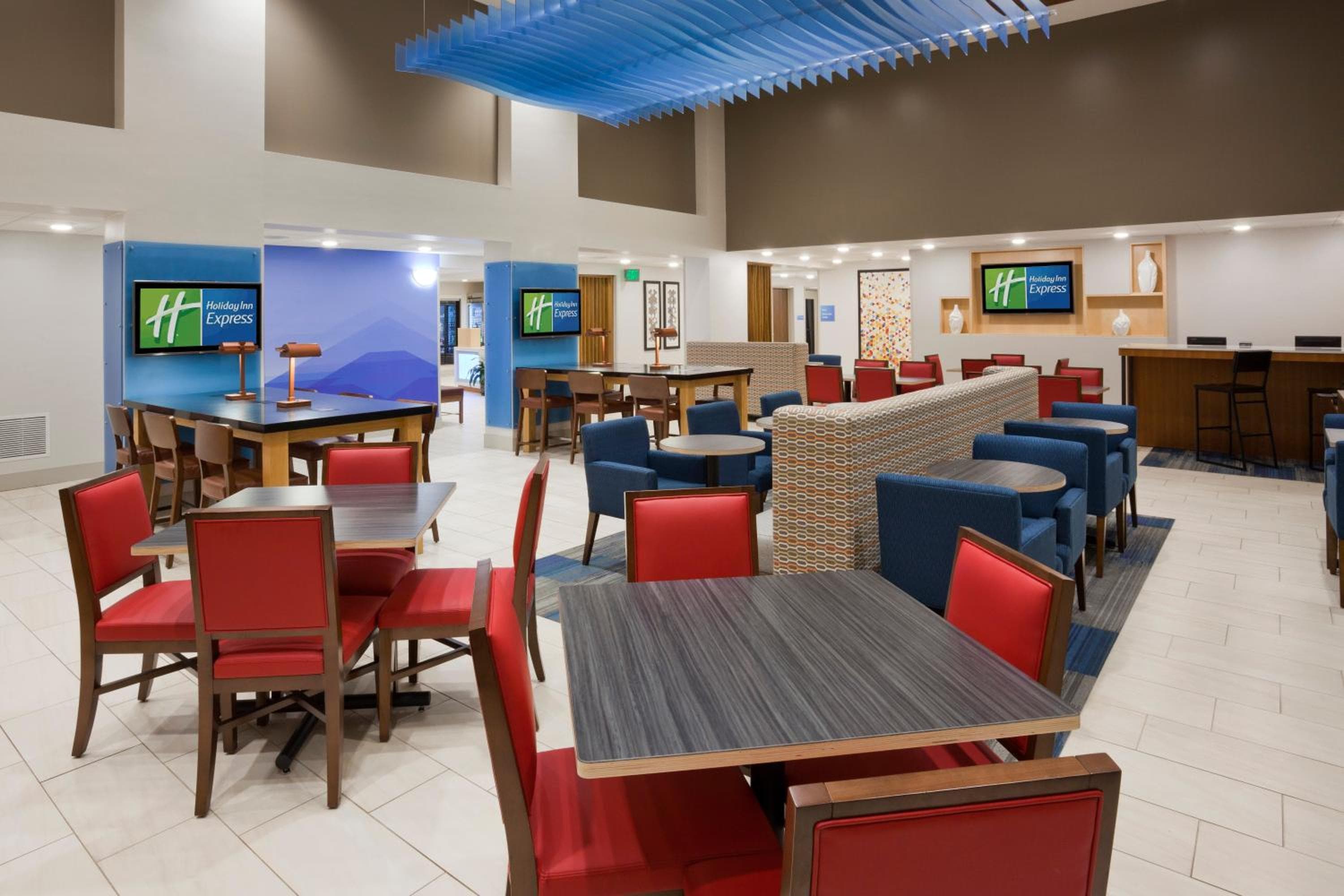 Holiday Inn Express & Suites Minneapolis (Golden Valley)
