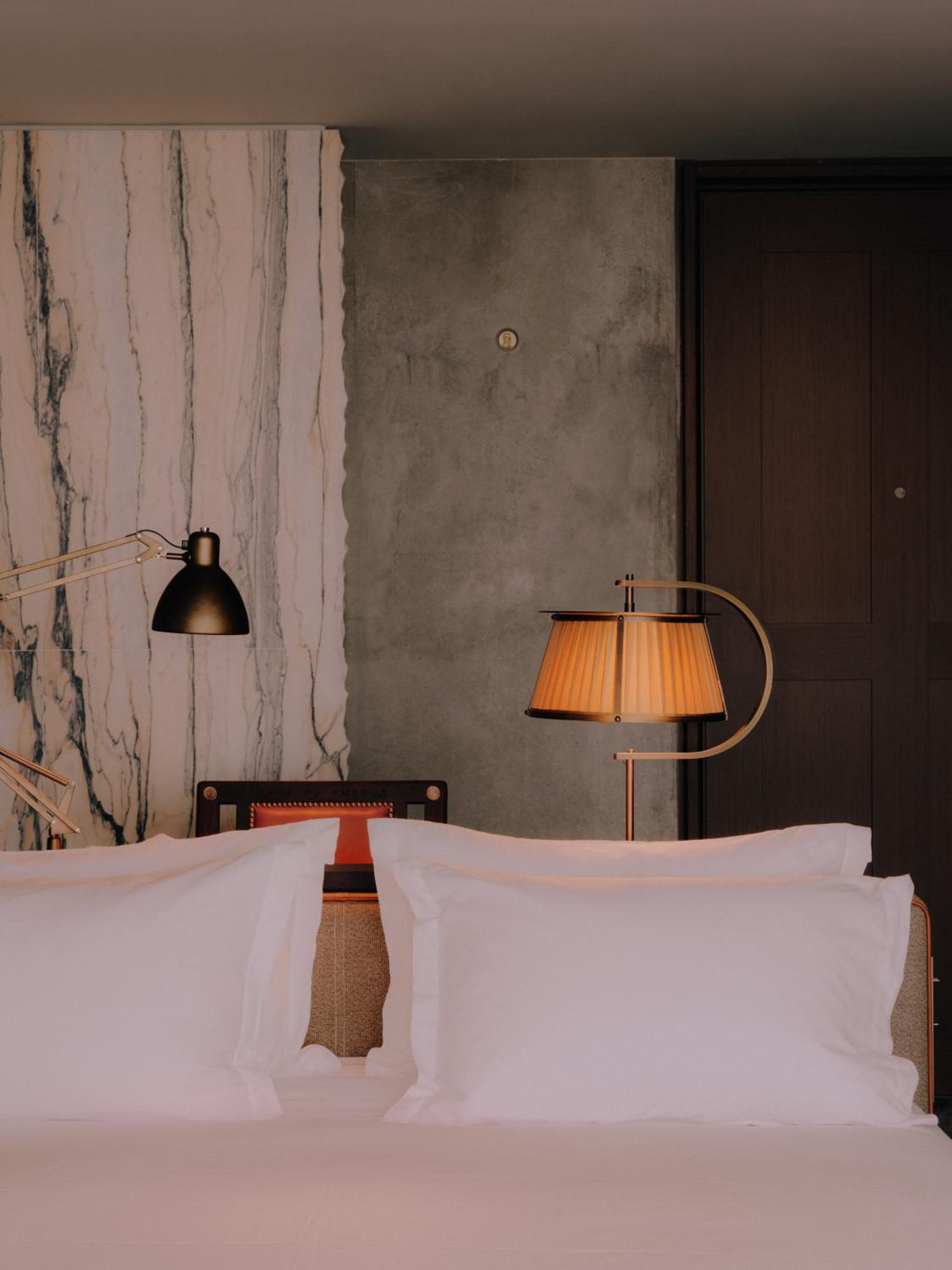 Maison Heler Metz, Curio Collection By Hilton