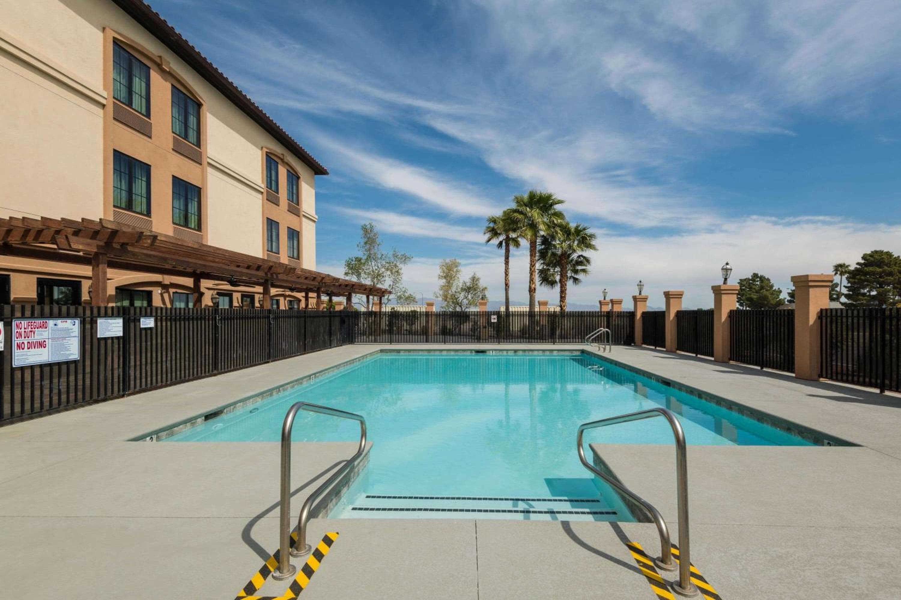 La Quinta Inn & Suites by Wyndham Las Vegas Airport South