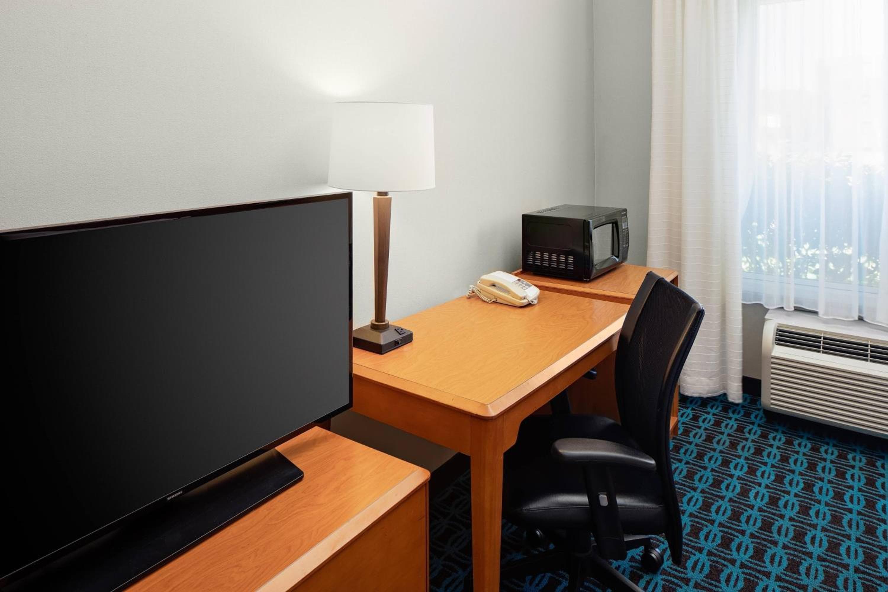 Fairfield Inn & Suites by Marriott Detroit Metro Airport Romulus