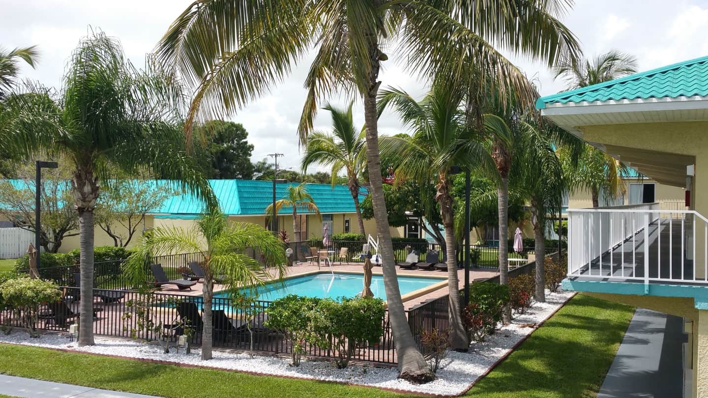 Days Inn & Suites by Wyndham Fort Pierce Midtown