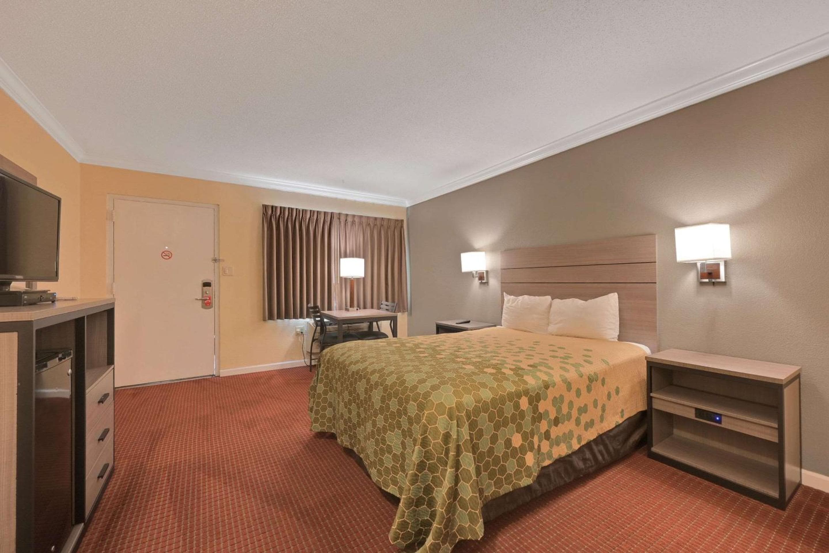 Econo Lodge Woodland near I-5