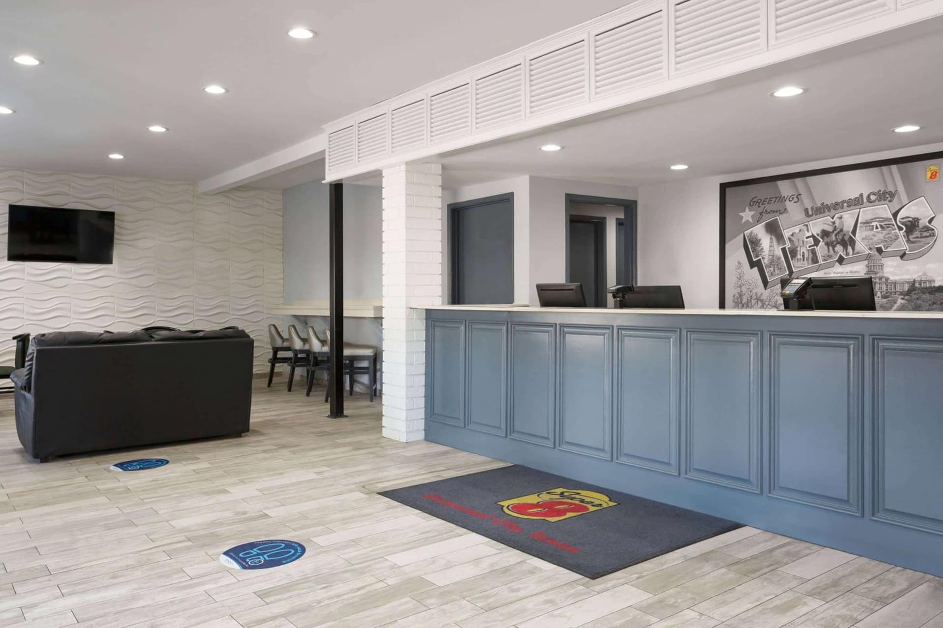 Super 8 by Wyndham Universal City