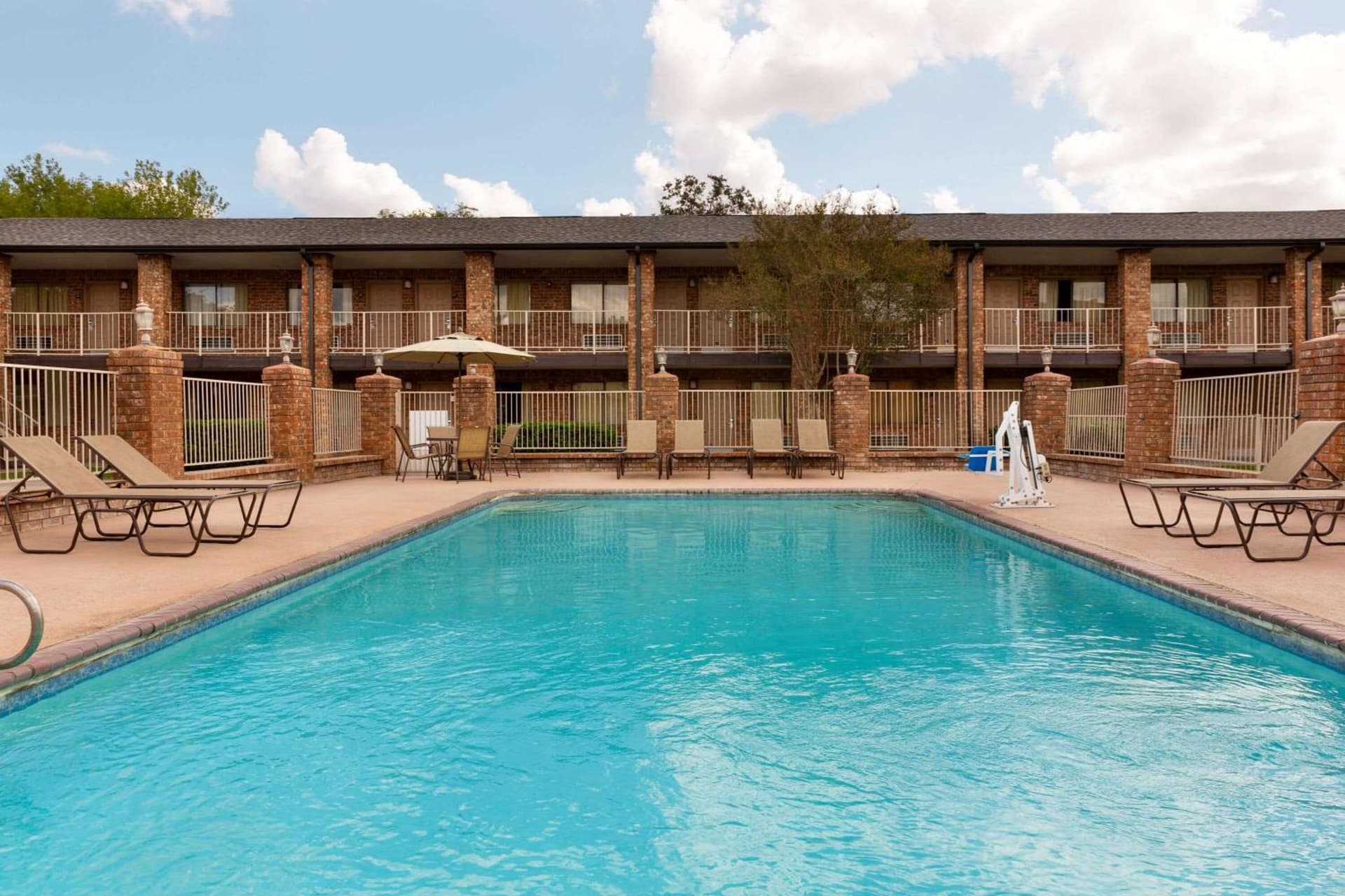 Super 8 by Wyndham Universal City