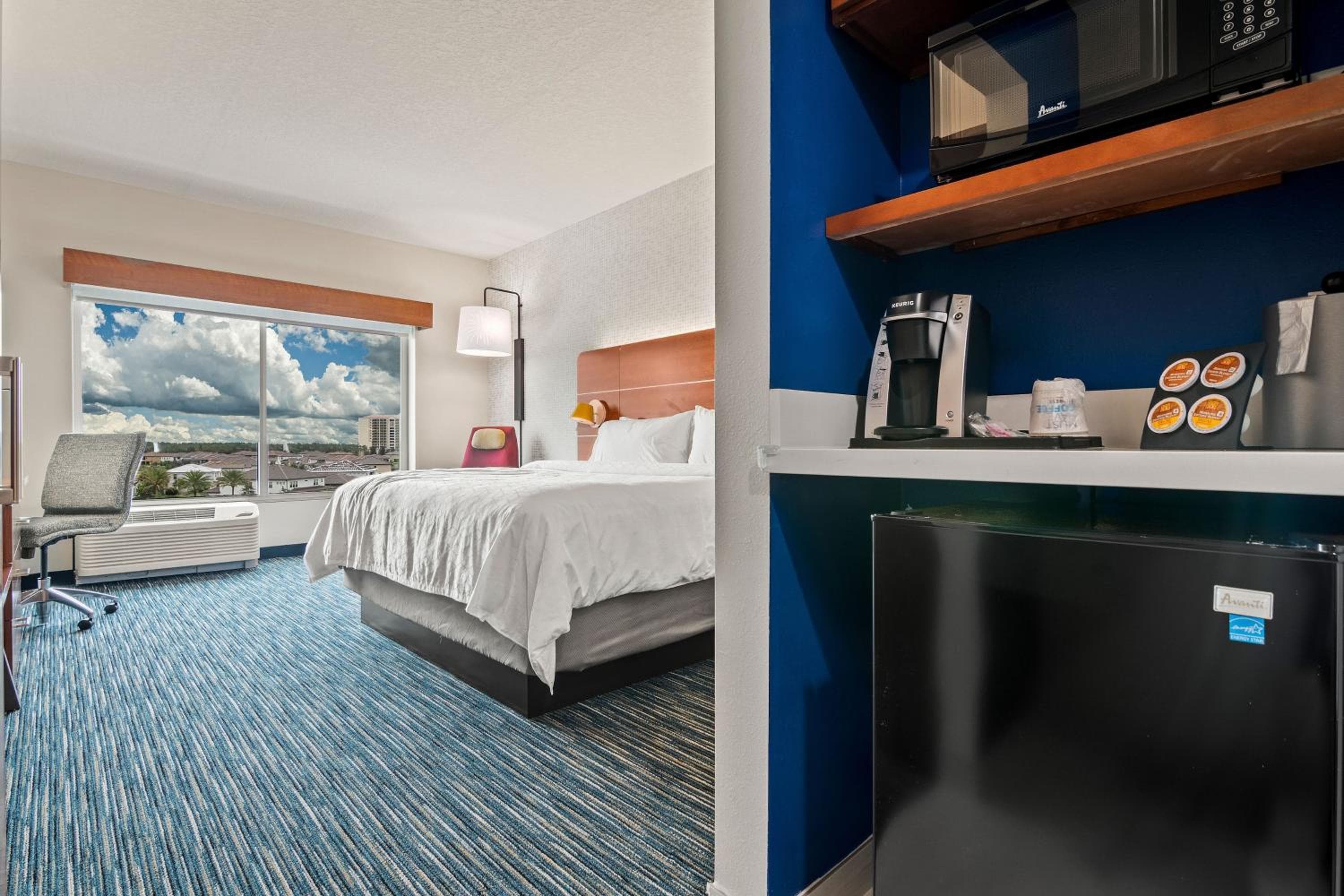 Holiday Inn Express & Suites Orlando - Lake Buena Vista by IHG