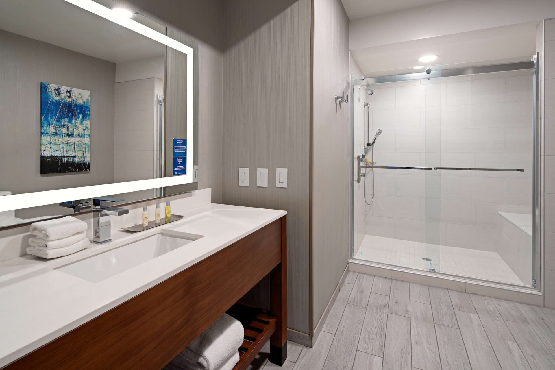 DoubleTree by Hilton Bakersfield
