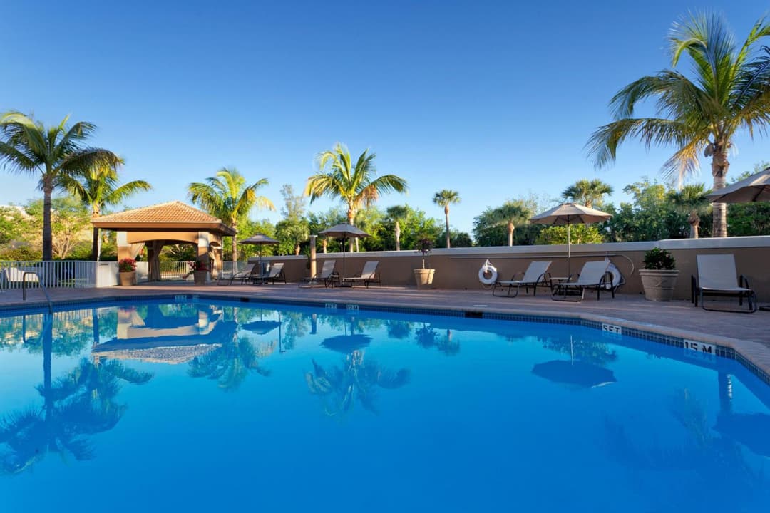 Holiday Inn Express & Suites - Naples Downtown - 5th Avenue