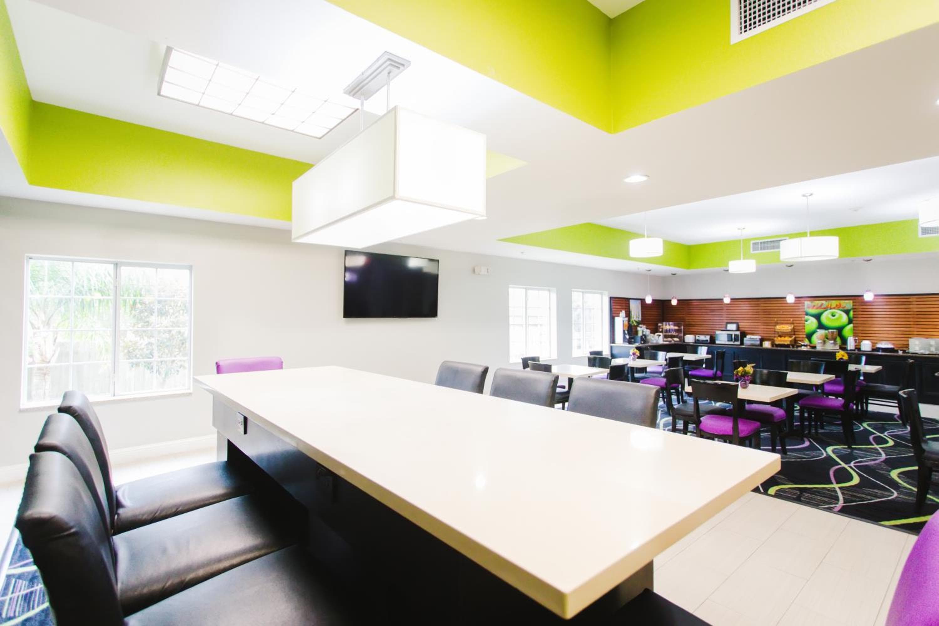 Palacio Royale Inn Signature