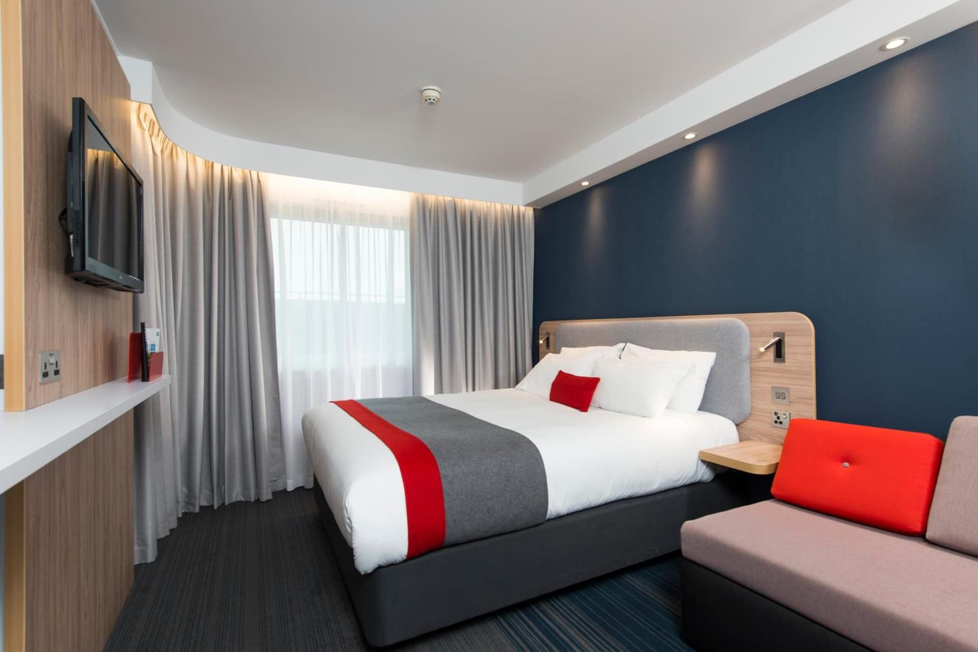 Holiday Inn Express - Milton Keynes by IHG