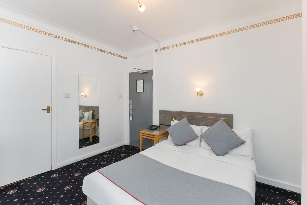 OYO Stade Court Hotel