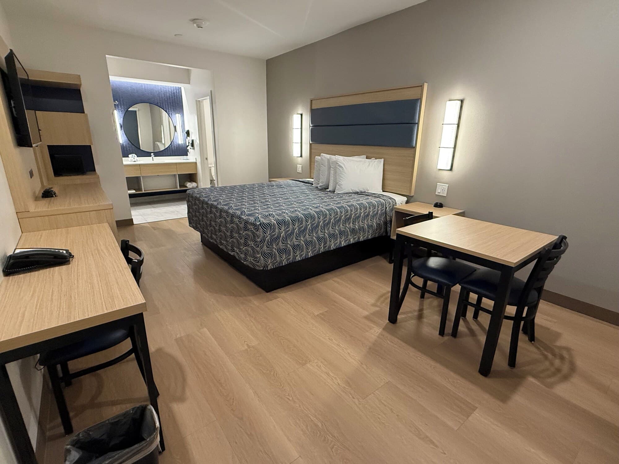 Palace Inn Blue 290 W 43rd & Bingle Rd