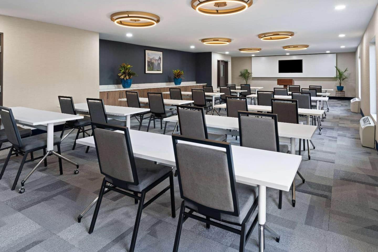 La Quinta Inn & Suites by Wyndham Memphis I-240