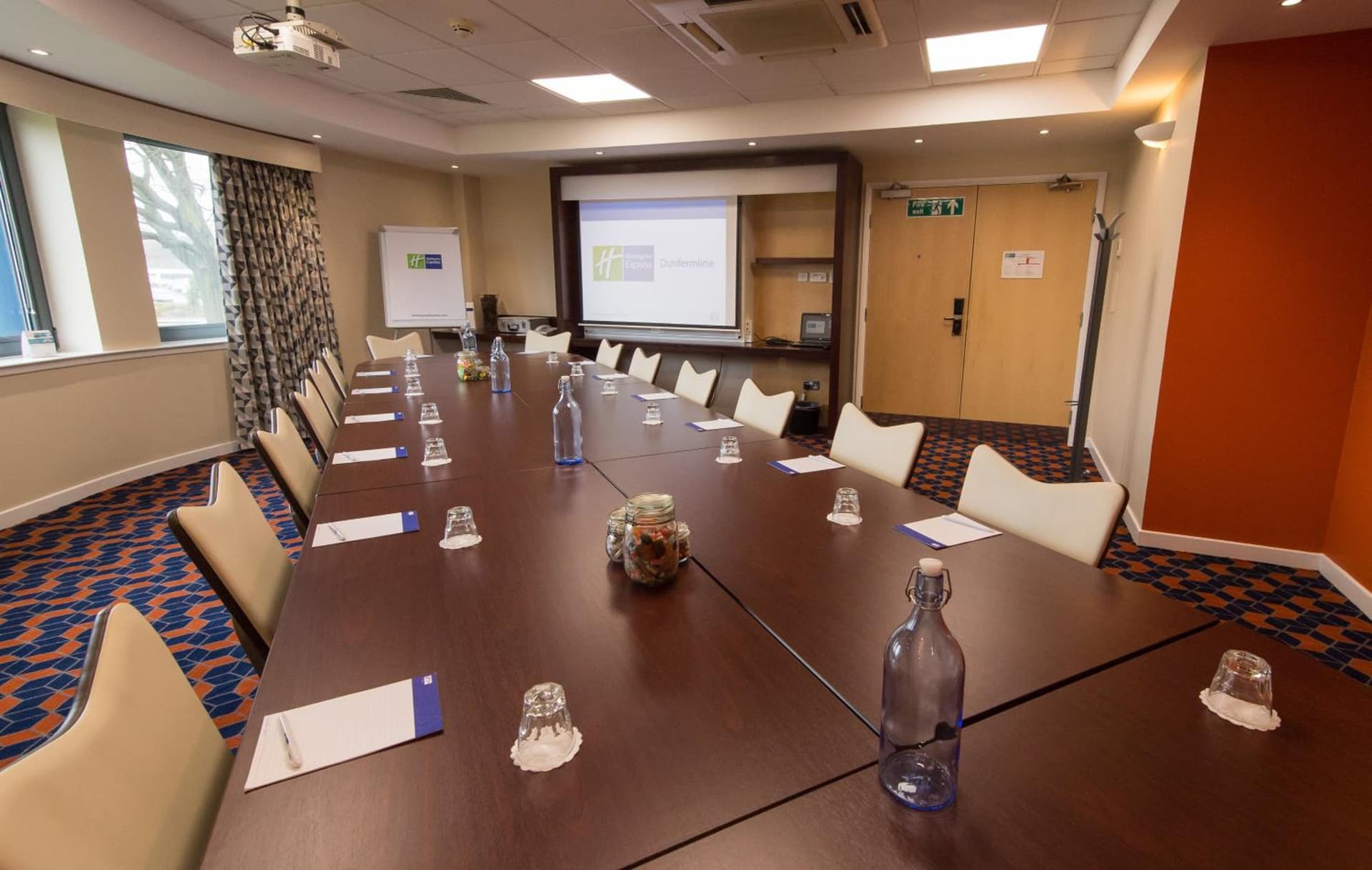 Holiday Inn Express - Dunfermline