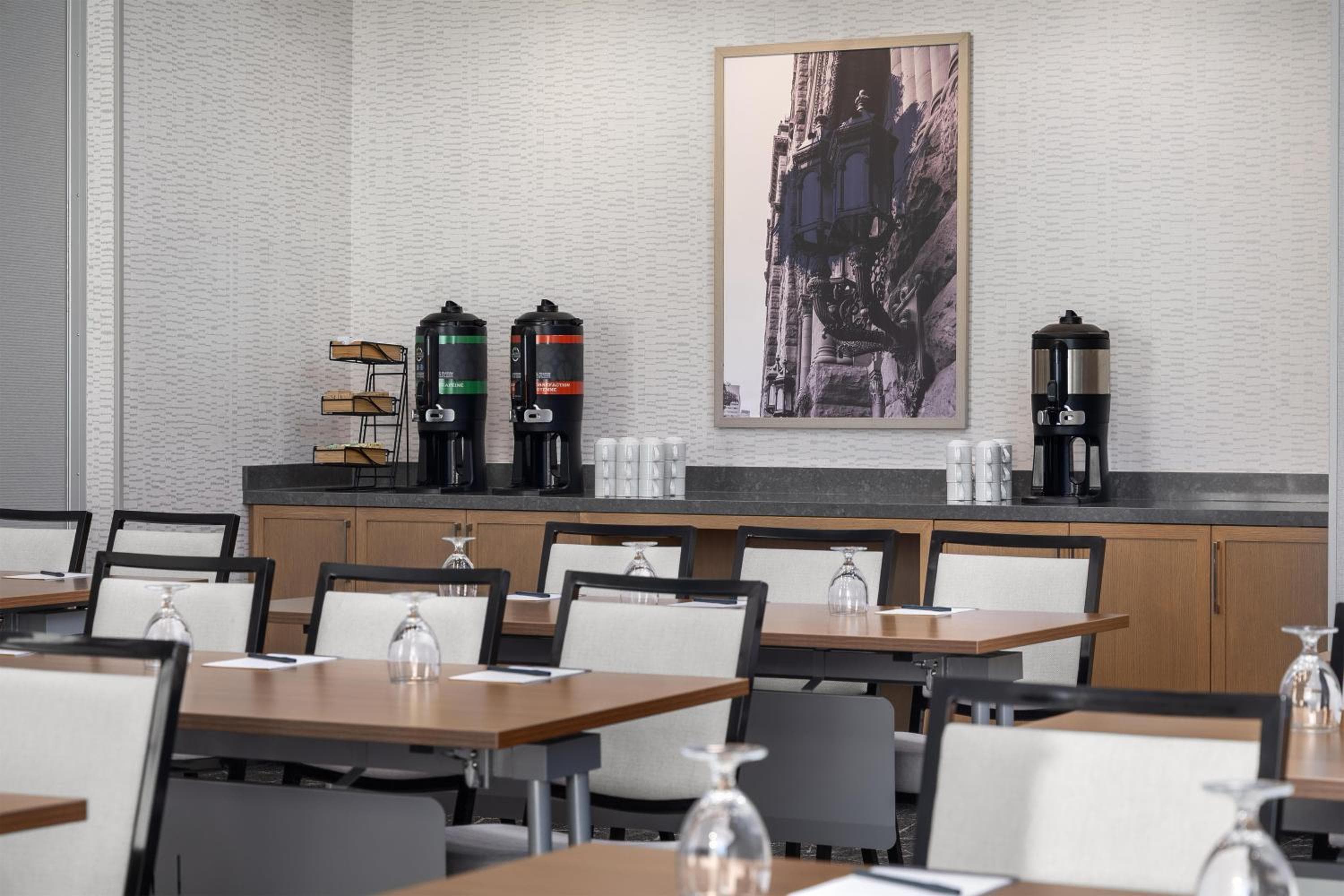 Hyatt Place Toronto Airport