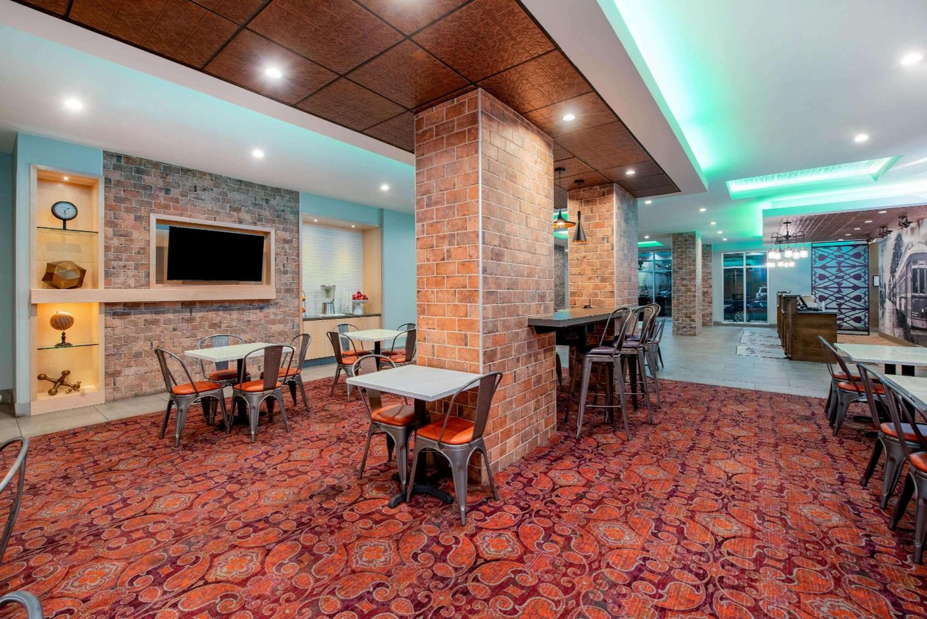 La Quinta Inn & Suites by Wyndham New Orleans Downtown